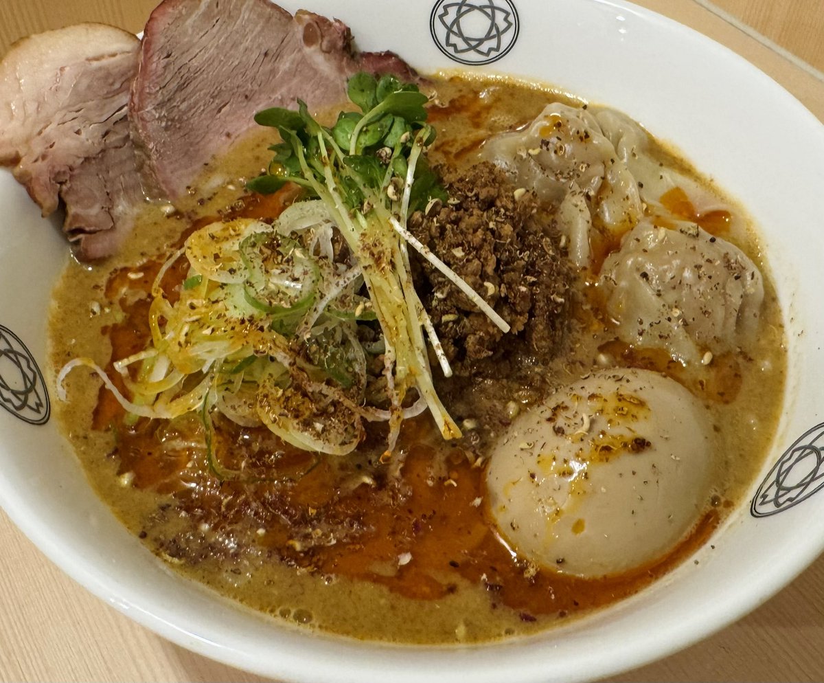 TOKYOTOUKA0805's tweet photo. 【6月30日】
いつもありがとうございます。
本日も『3種チャーシューの肉煮干し中華そば』をやります！
デフォスープも良い仕上がりです、よろしくお願い致します🔥

【営業時間】
・11:00-22:00

【限定】
・3種チャーシューの肉煮干し中華そば
・冷やしコク煮干そば

ご来店をお待ちしております🍜 https://t.co/J56kBMaP1g