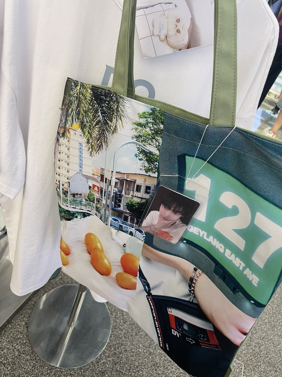 primrosedo's tweet photo. the totebag😔 https://t.co/oC8t8Evqhy
