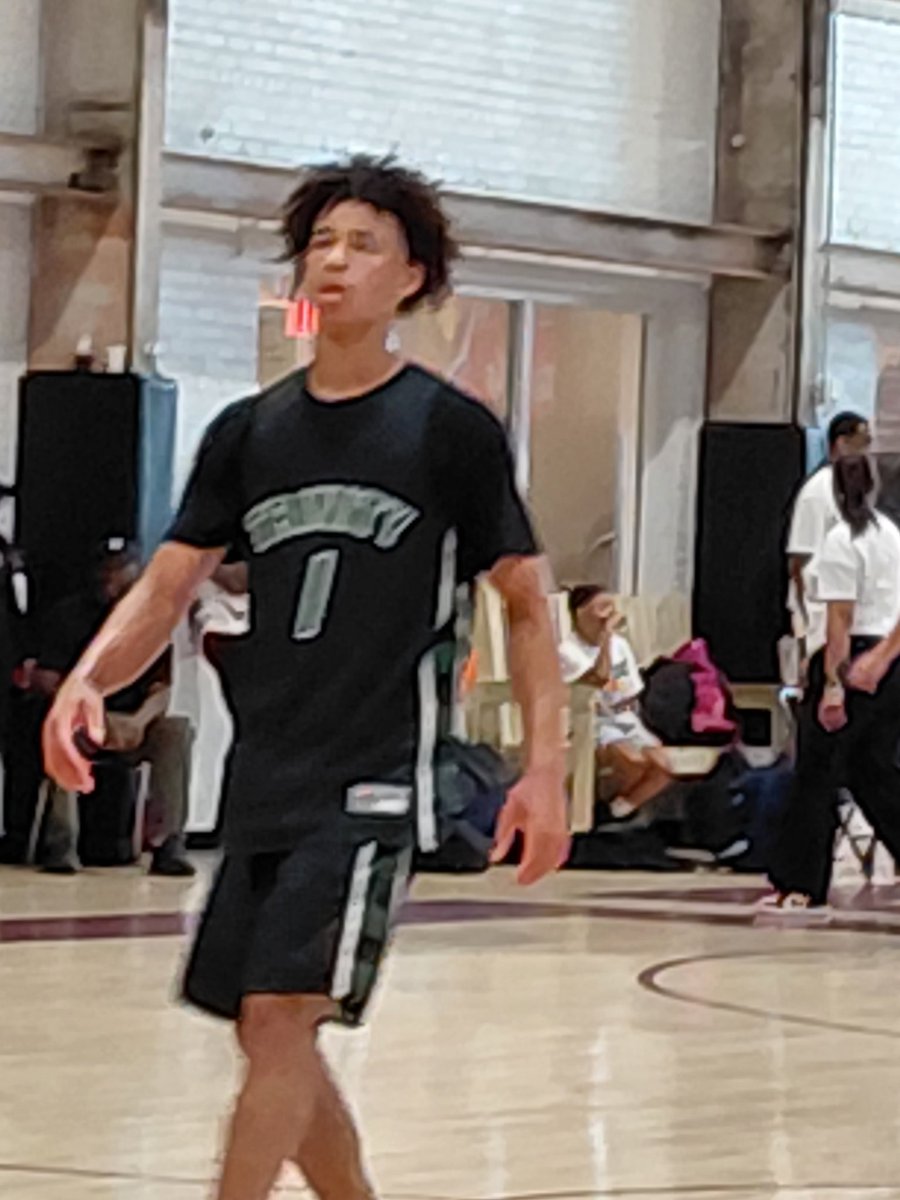 chickg3's tweet photo. Sunday afternoon Eye-Catchers @PhillyHSLive from Trinity HS in their 47-31 win over Samuel Fels HS- 6'0" '27 Andre Steele #1, 6'4" '28 Nike Craig #3 and 6'5" '28 Cole Felician #2. https://t.co/h8TeoIf2ls