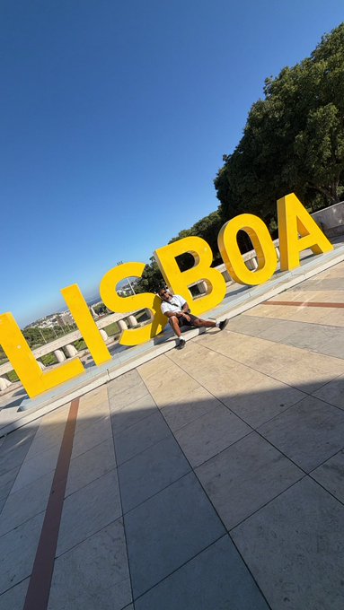 🇸🇽Burgundy🇻🇮 - 1 pic. Exploring the streets of Lisboa 🇵🇹… today was one for the books. 🌍 https://t.co/tEnHbF907a