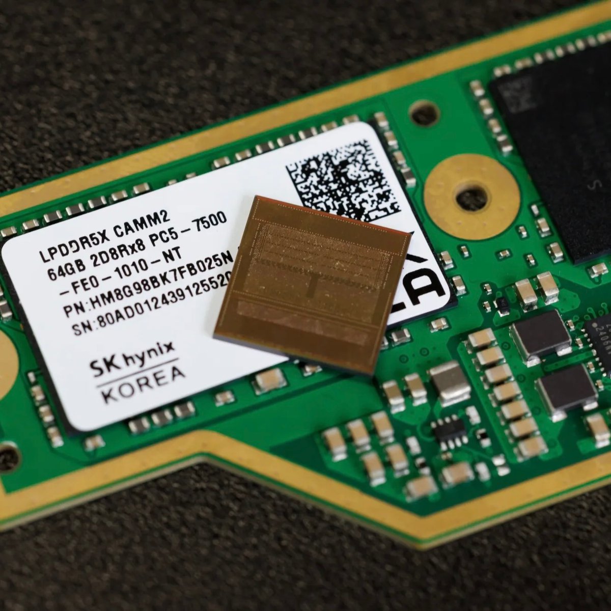interesting_aIl's tweet photo. South Korea, Samsung, and SK hynix are investing $880 billion to expand memory chip production, AI data centers, and robotics https://t.co/kOknzN6PuA