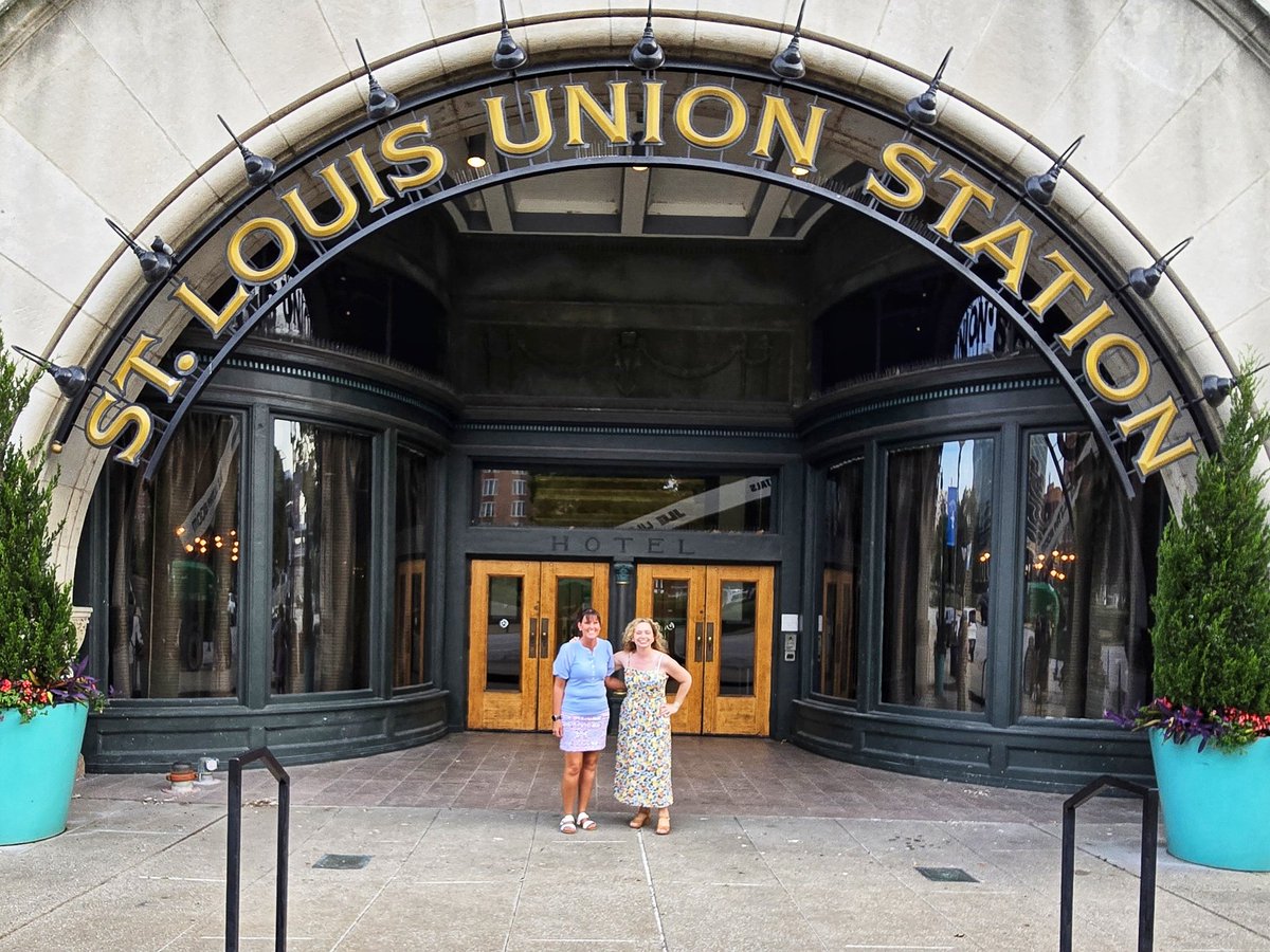 BryantWeiner's tweet photo. St. Louis with @KEDCGrants @KedcARTS exploring the area with a delightful light projection show at the St. Louis Union Station Hotel. Amazing architecture! @DrJWEvansJr @KingWendy_m @Metcalfma78 https://t.co/upzI514yDQ