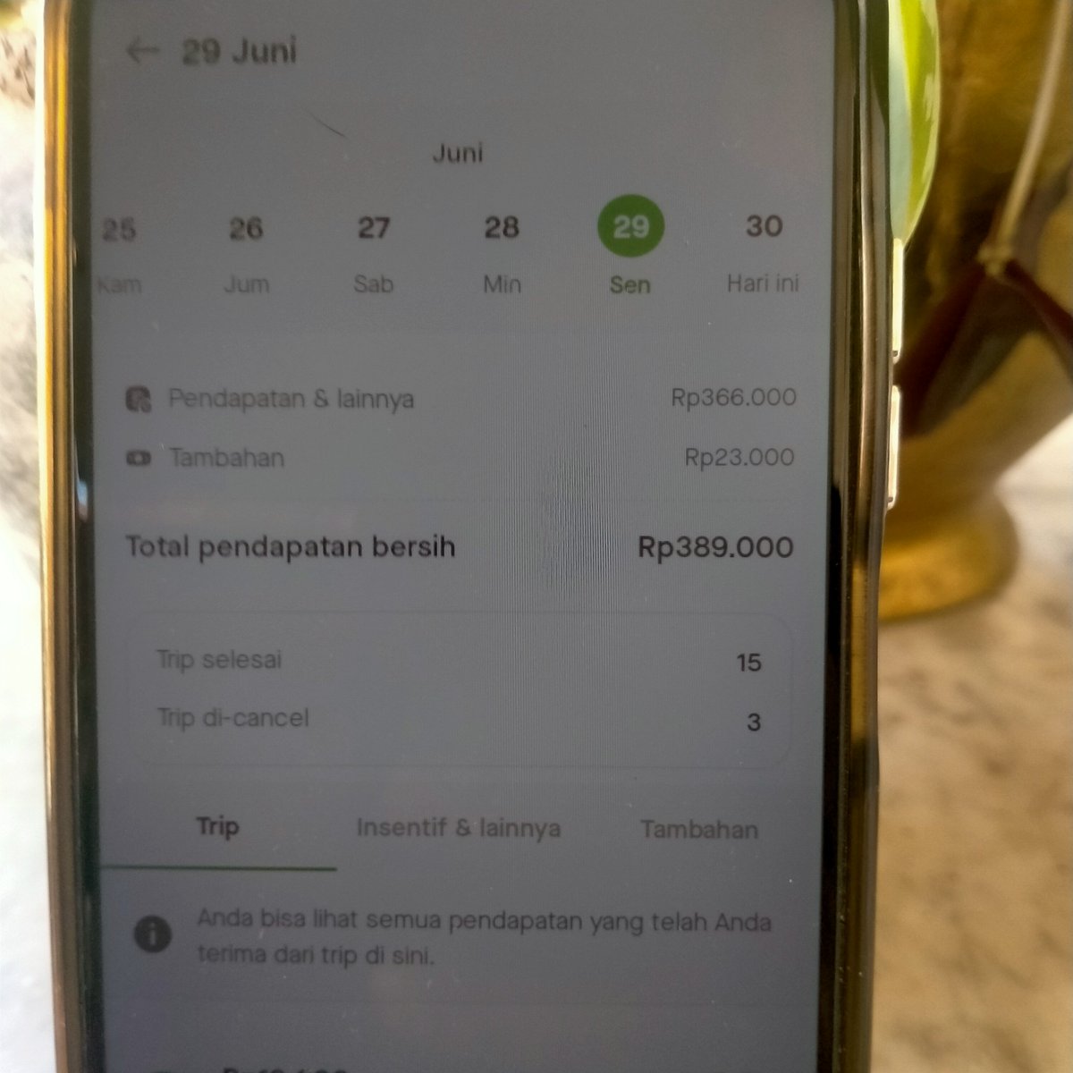 lostmicko's tweet photo. Kerja 8 pagi-8malem 
Cost
-bensin 100rb
-Setoran mobil 150rb
-makan/minum 30rb
Bawa pulang 109rb
Apa ga emosi tiap hari baca duit trilyunan buat bancakan rejim https://t.co/H5086Tu2Al