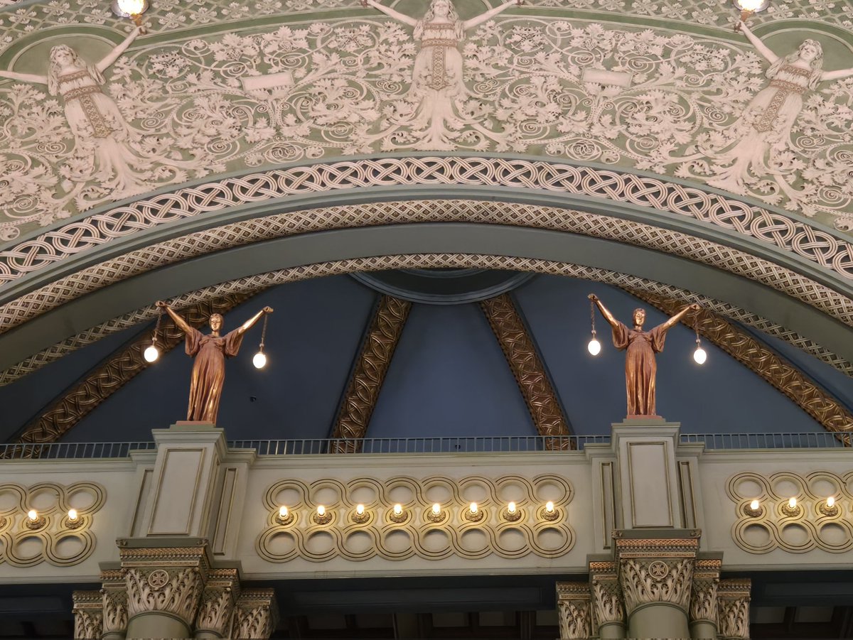 BryantWeiner's tweet photo. St. Louis with @KEDCGrants @KedcARTS exploring the area with a delightful light projection show at the St. Louis Union Station Hotel. Amazing architecture! @DrJWEvansJr @KingWendy_m @Metcalfma78 https://t.co/upzI514yDQ