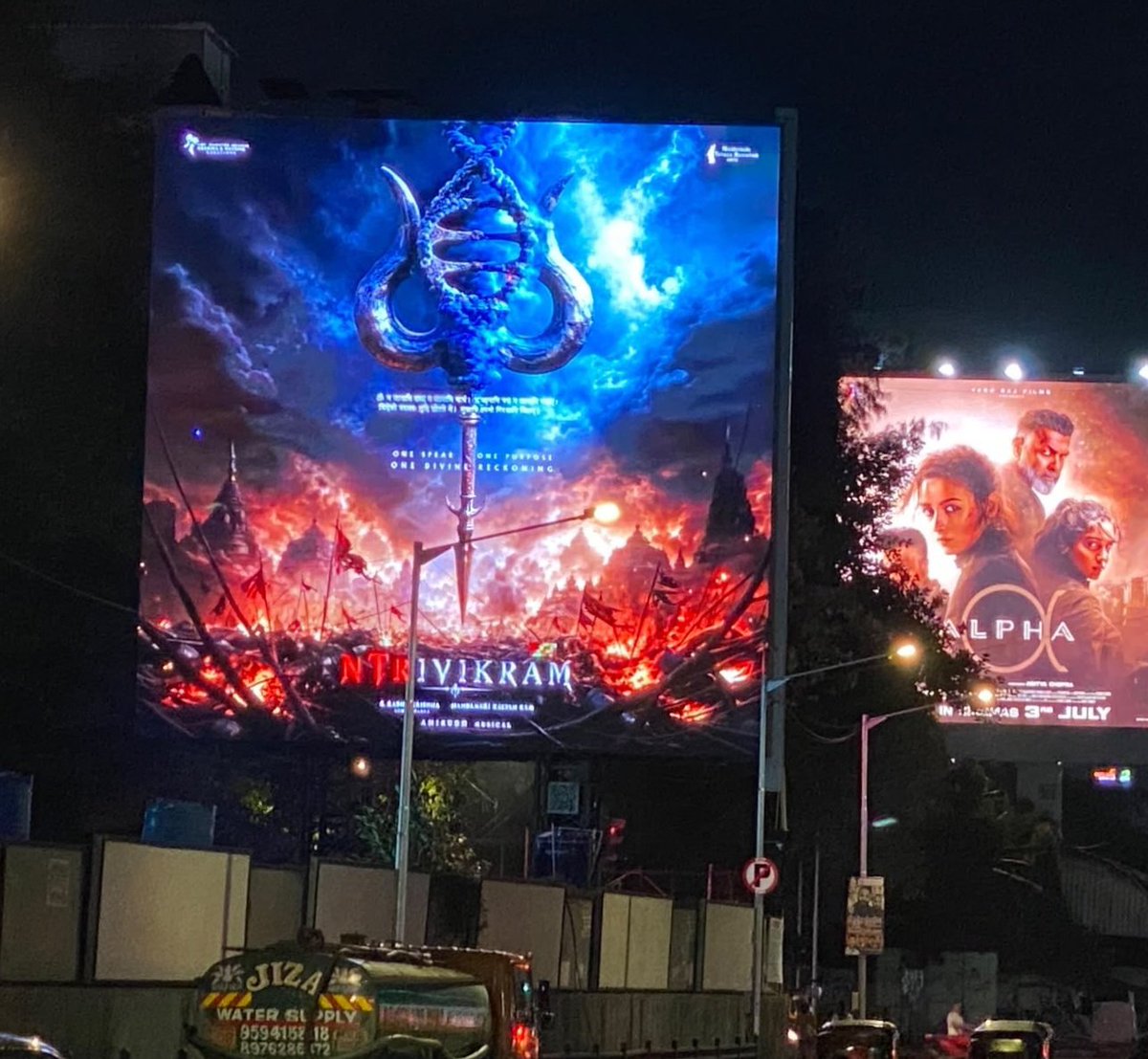 Sai_Mohan_999's tweet photo. Offline publicity for #NTRxTrivikram Announcement poster In Mumbai 🔥🔥.

@tarak9999 #GodOfWar 🦚 https://t.co/zlwTSfNu1z
