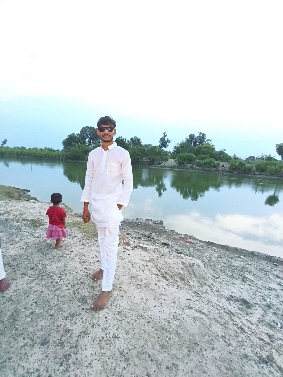 Rajneeshkumarps's tweet photo. बेवफ़ा निकले वो, इसमें उनका क्या कसूर,
हमने ही हर झूठ को सच समझ लिया।
#oxygensarvjanfoundation #auraiyakabeta #rajneeshkumarprajapati #viral https://t.co/Bdp2im1j67