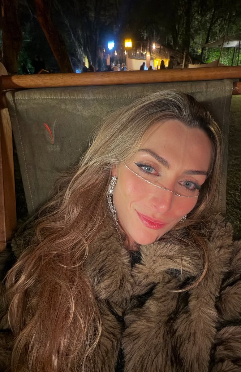 paulakxm's tweet photo. o nível de beleza dessa loira é chocante, meu deus https://t.co/AEgORQ2rVx