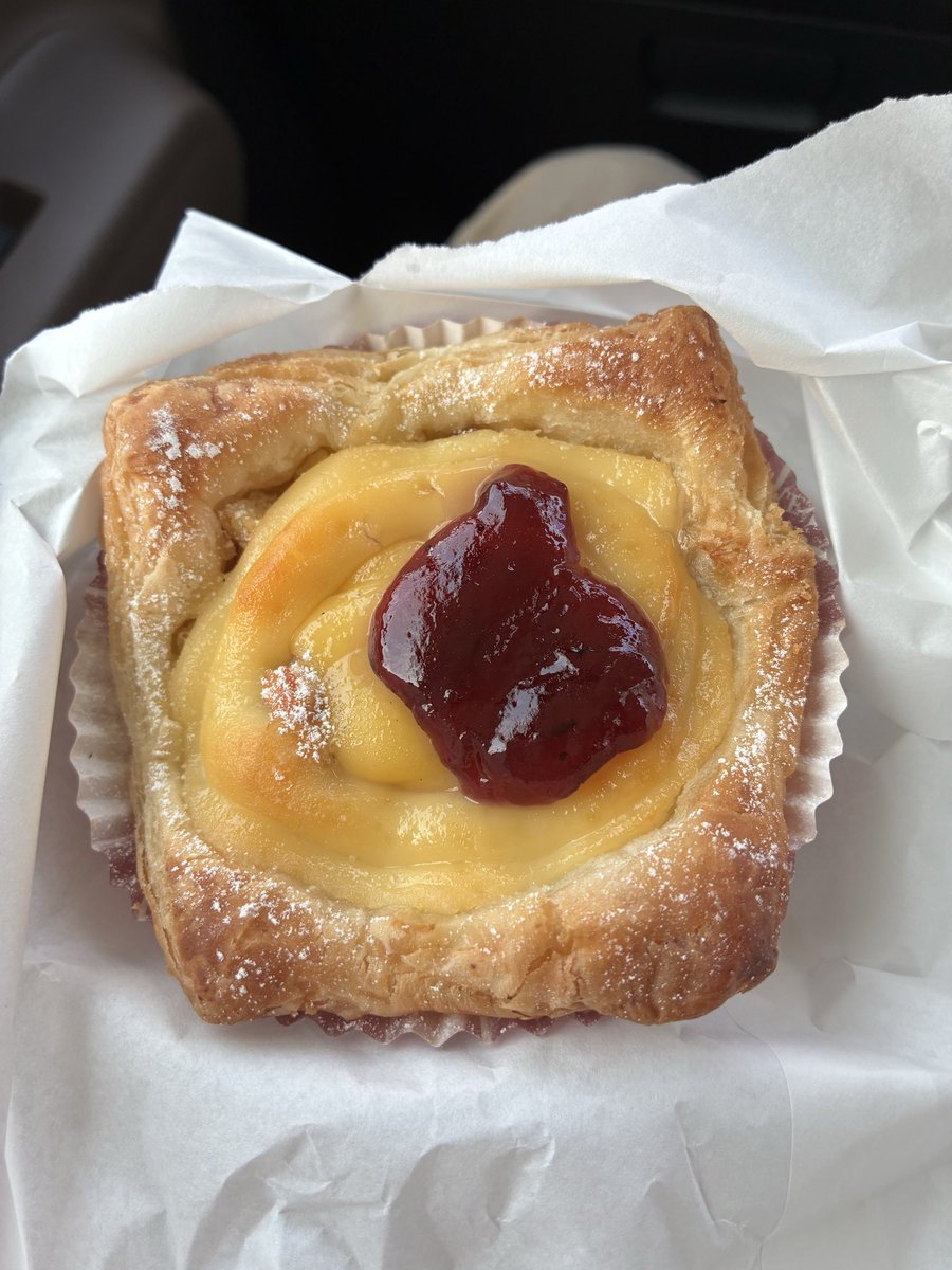 snow_2285's tweet photo. 久しぶりの朝パン、レーズンはなかった(´；ω；｀)
レーズン…どうして君はいないんだ…ずんずずん https://t.co/hICm8pZIdM