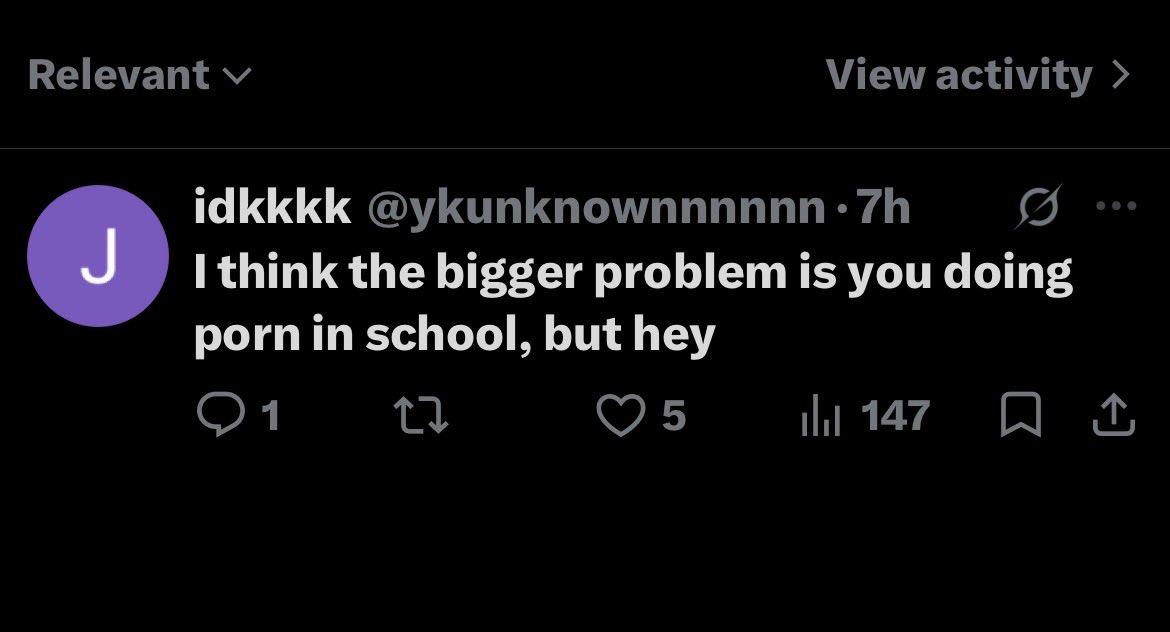Jay37d3f's tweet photo. Hey, somebody go roast the fuck out of this dude bro wait just because I said I don’t like gay people OK and a lot of people do porn on this shit they making money for it so I’m making money fuck yo ass broke as fuck. Don’t never ever text me all because I said I don’t like gay https://t.co/YO9pGJukHY