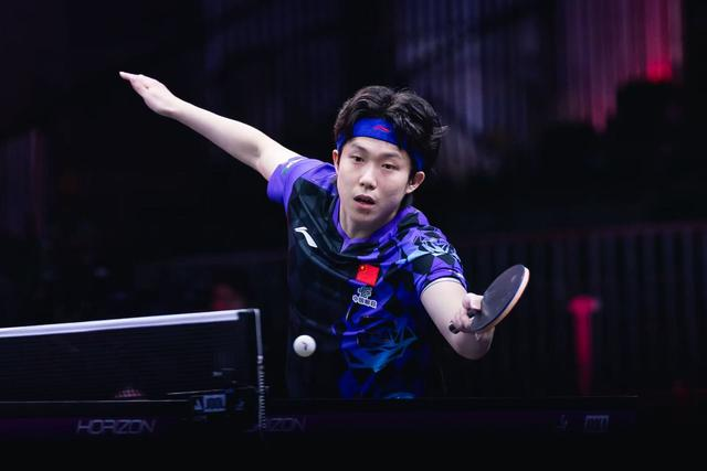 PDChinaSports's tweet photo. Wang Chuqin, captain of China's table tennis team, credited his title defense win at the WTT US Smash opener to mentality. 

"Win or lose, it won't go beyond your expectations when you play against a teammate, as the level of play is quite close," Wang said after defeating teammate Zhou Qihao 3-0, while surviving a tense 15-13 second game. 

"Coming into this match, I had a positive mindset and tried to figure out how I fared after a long time without playing any competitive matches," he added. It was Wang's first match in more than one month after helping China win its 12th straight men's title at the ITTF World Team Table Tennis Championships in London, the UK.
