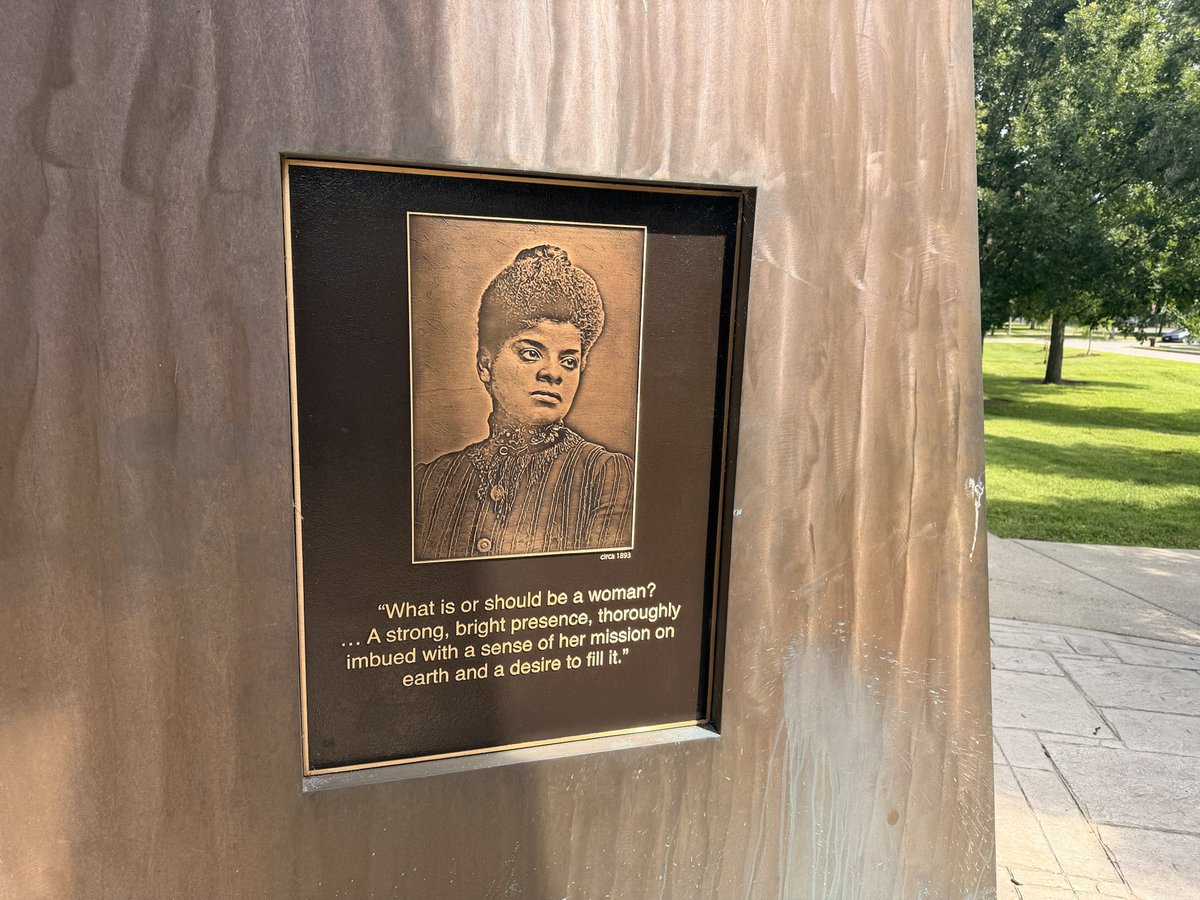 LtGovStratton's tweet photo. This weekend’s 5th Annual Ida B Wells Festival in Bronzeville was so inspiring!

The morning meditation at The Light of Truth: Ida B. Wells National Monument was a beautiful reminder that the courage of our ancestors and the strength of community will carry us through! https://t.co/y7JFa6A2rj