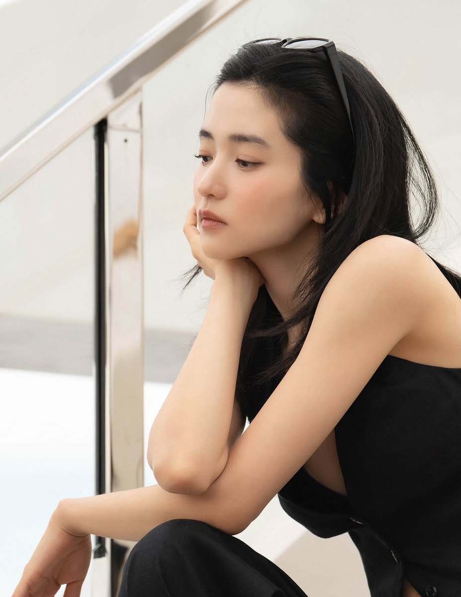taeri_yeosin's tweet photo. Kim Taeri X Alo X Vogue Korea
B-cut https://t.co/TYV6xTv9x0