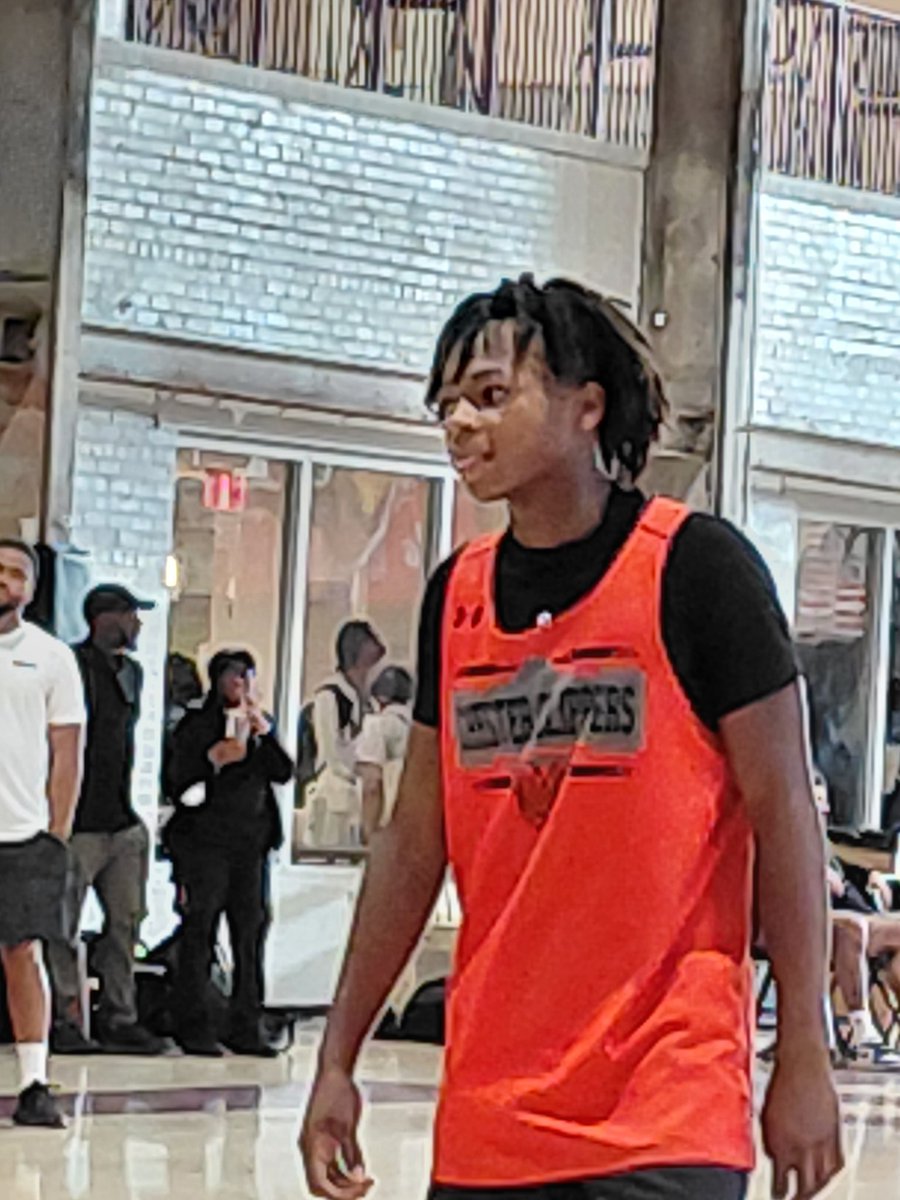 chickg3's tweet photo. Sunday evening Eye-Catchers @PhillyHSLive from Chester HS in their loss to Scranton Prep- 6'3" '28 Ramee Davis Jr (p-l), 5'10" '29 Brandon Hall (p-top) and 6'0" '27 Myon Dale (p-bottom). https://t.co/TmkUNGrsf4