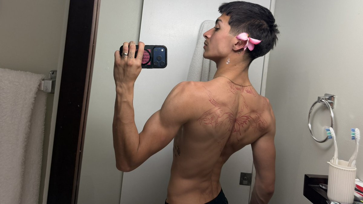 dee_morales05's tweet photo. could i interest you in some back shots? https://t.co/gFXZNoVSg2