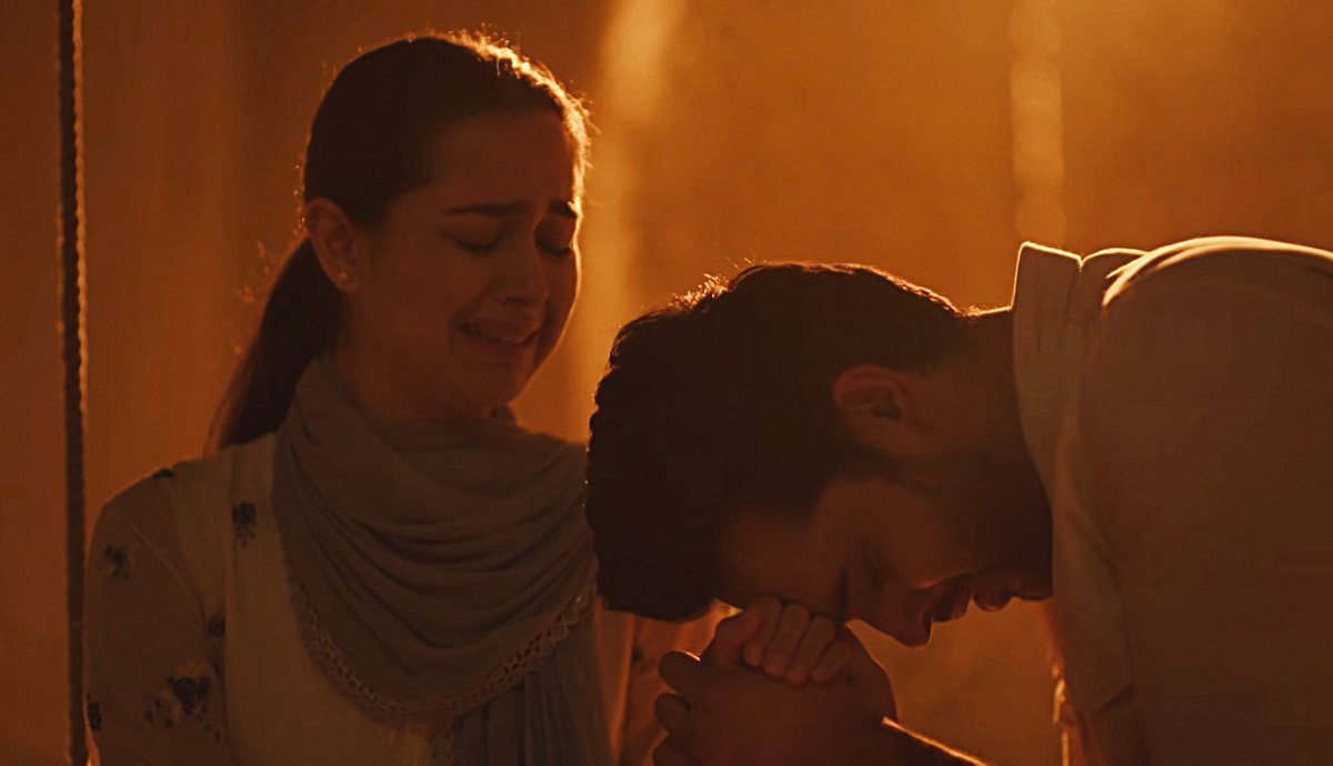 carcastee's tweet photo. S : "aaj hum dono us mukaam peh khade hai jahan se hum dono ke raste alag hai, humein mat rok kiye, jaane dijiye humein.

M : "mat kijiye aisa" 

their hidden pain &amp; unvoiced longing was truly heart-wrenching to watch.❤️‍🩹
[ #seherhonekohai • #maher ] https://t.co/4jk4dDfCqW