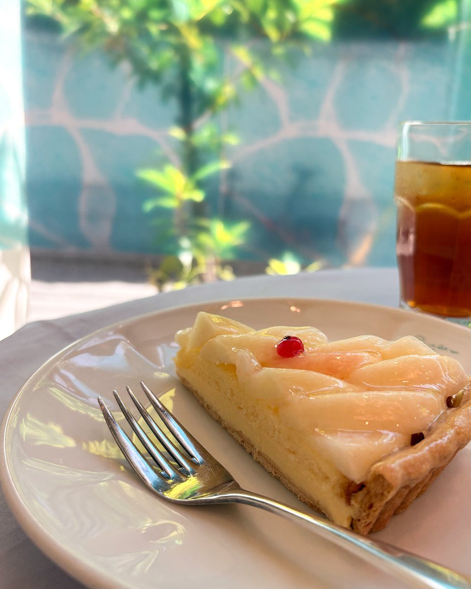quilfaitbon1991's tweet photo. ／
本日(6/30)は、「夏越しの祓」🍑
＼

半年の疲れを清め、残り半年の健やかな日々を願う、古くから続く日本の習わし「夏越しの祓」。

みずみずしい桃のタルトとともに、ご自身を労わるひとときをお過ごしくださいね。

2026年も、残り半年。
皆さまにとって、実り豊かな日々でありますように。

#キルフェボン #夏越しの祓 #桃タルト