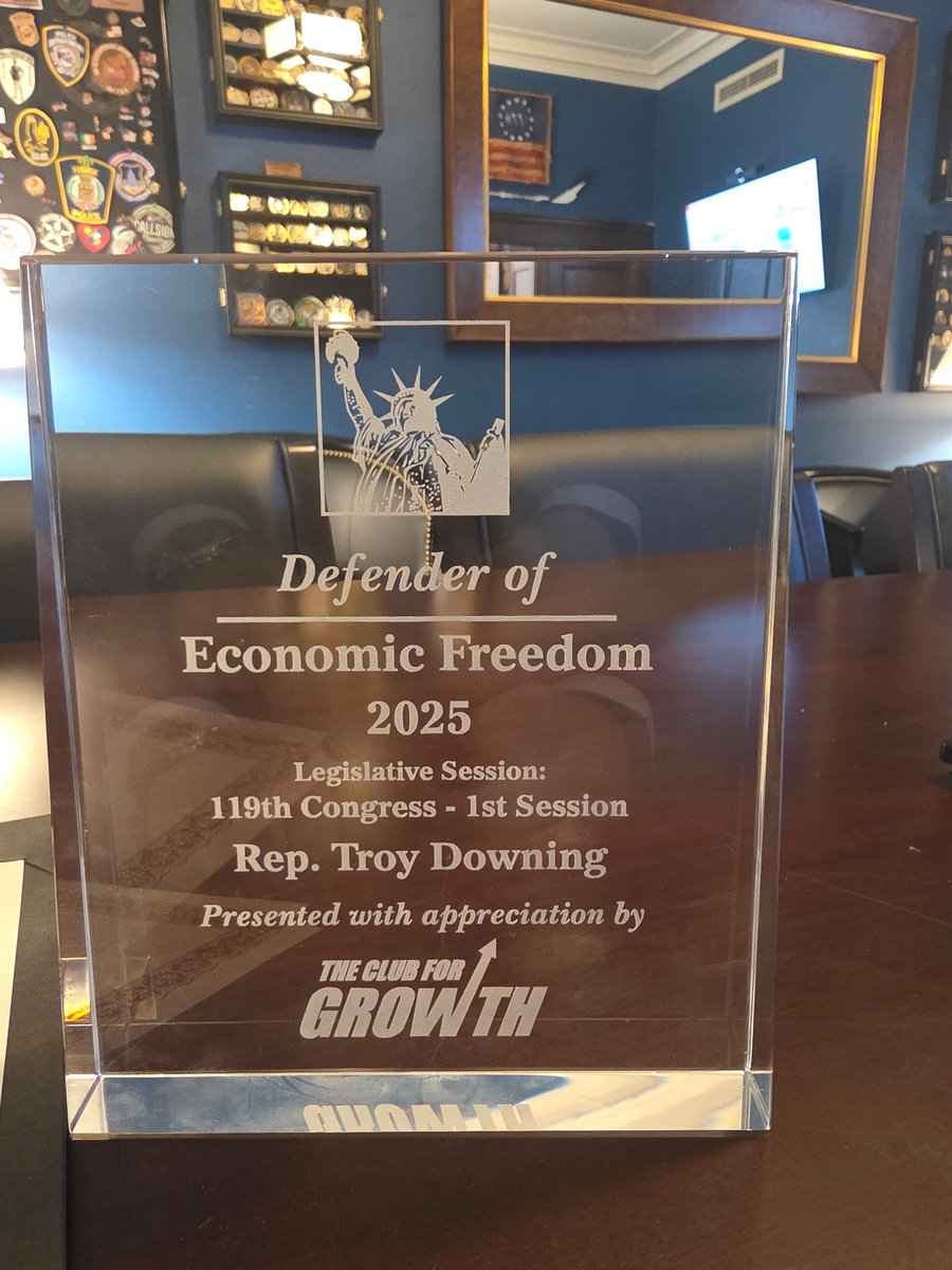 DowningForMT's tweet photo. Honored to receive the @club4growth “Defender of Economic Freedom” Award today. Grateful for this recognition, and I’ll continue fighting for policies that protect economic freedom, lower taxes, and help everyday Americans keep more of what they earn. https://t.co/lCyR4JVVwA