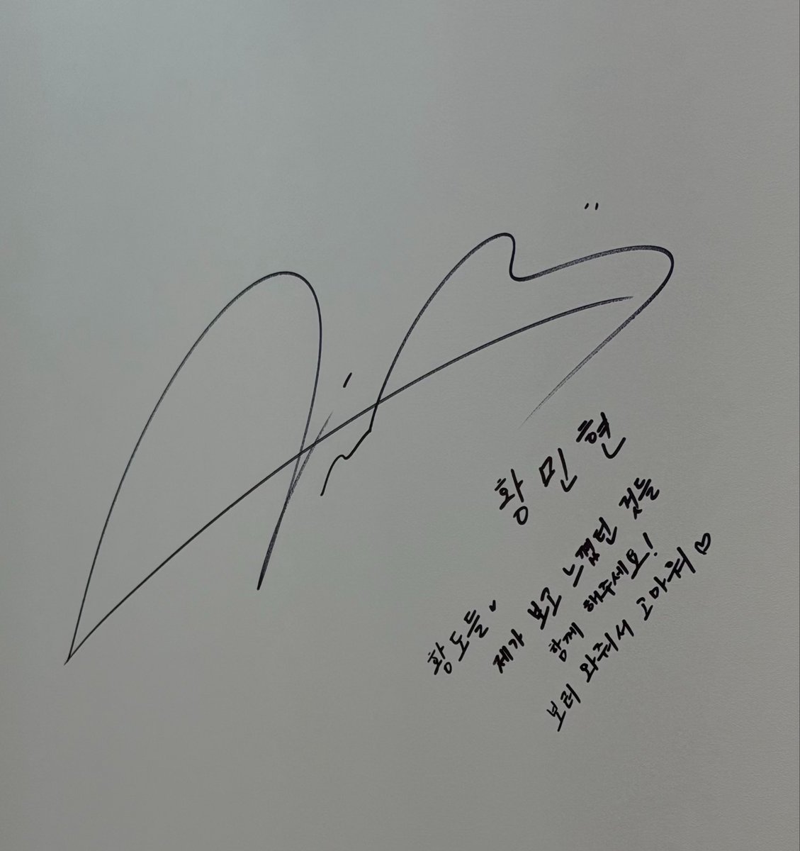 mohng95's tweet photo. ㅜㅜ 황민현왓다감!!!!!!
코멘트 달아둔거 넘 커여워……. https://t.co/aDwxwLnKkW