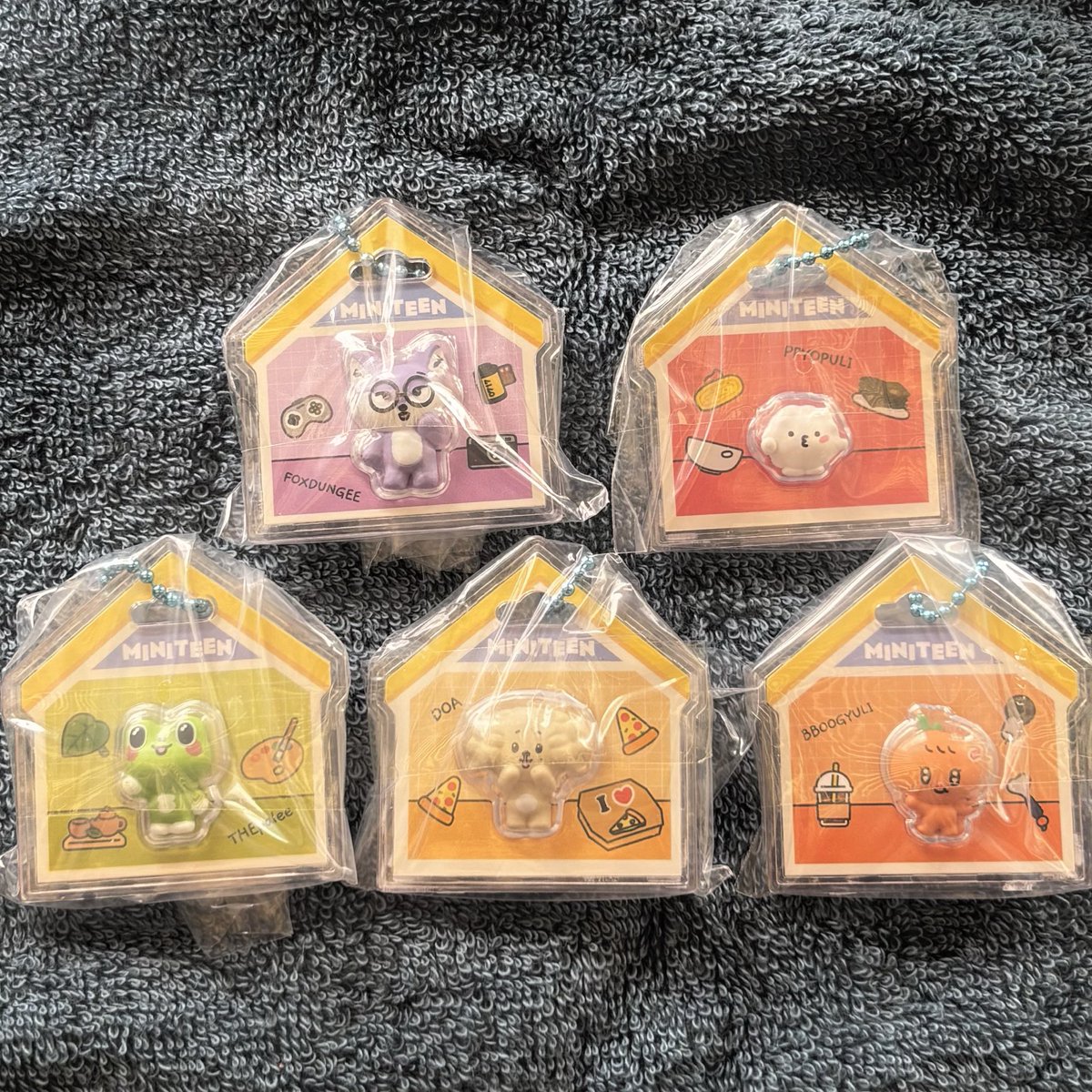 yooon17hanihani's tweet photo. SEVENTEEN セブチ
MINITEEN ミニティーン
パッケージチャーム&amp;グミ 交換

【譲】ウォヌ ウジ THE8 ドギョム スングァン

【求】 ジョンハン（トラム）

神戸三宮周辺手渡し または郵送交換希望📮
お気軽にお声かけください
よろしくお願いします🙇🏻‍♀️ https://t.co/LFIMBTF5Cu