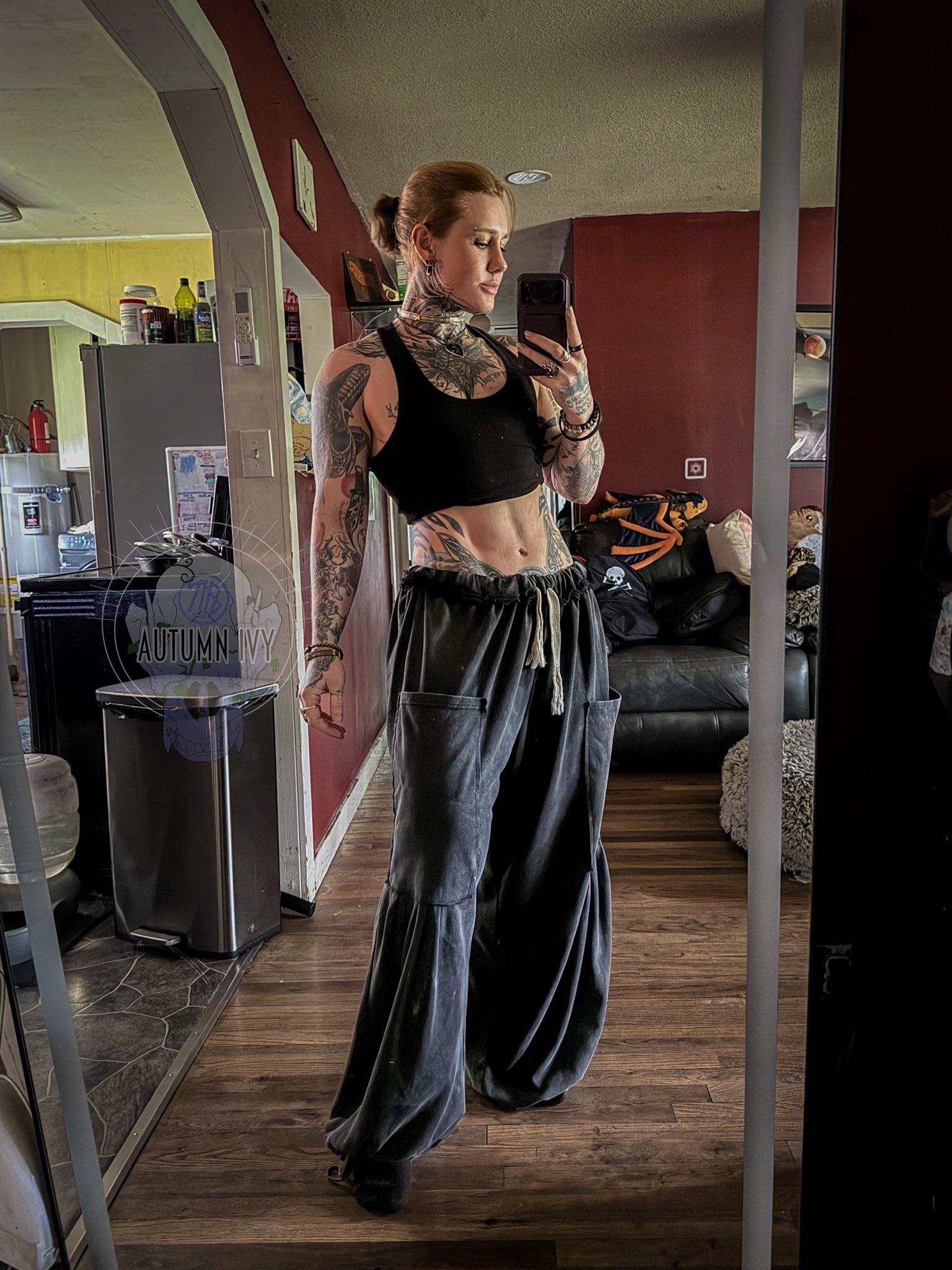 These are technically Jackiee’s pants but I’m in desperate need of sewing more because they’re giving main character energy tbh. https://t.co/1ddGBjkfny