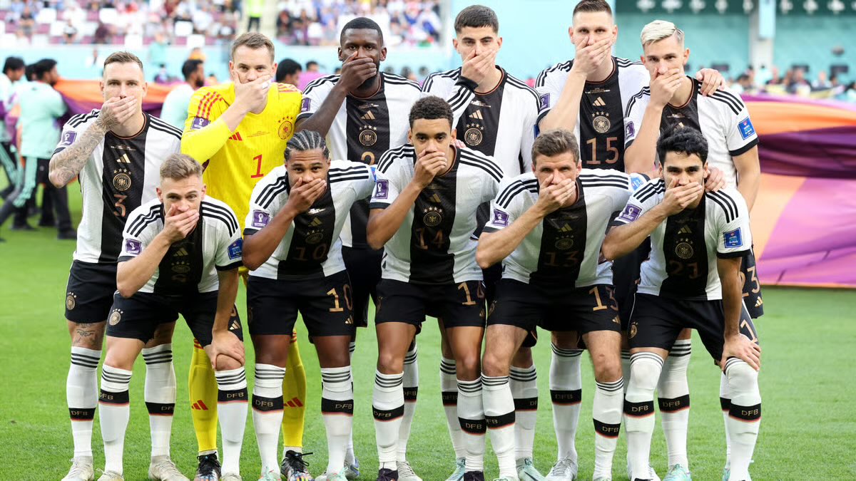 somminya's tweet photo. @IlkayGuendogan All eleven of you can suck my cock https://t.co/c24i6WVa1Z
