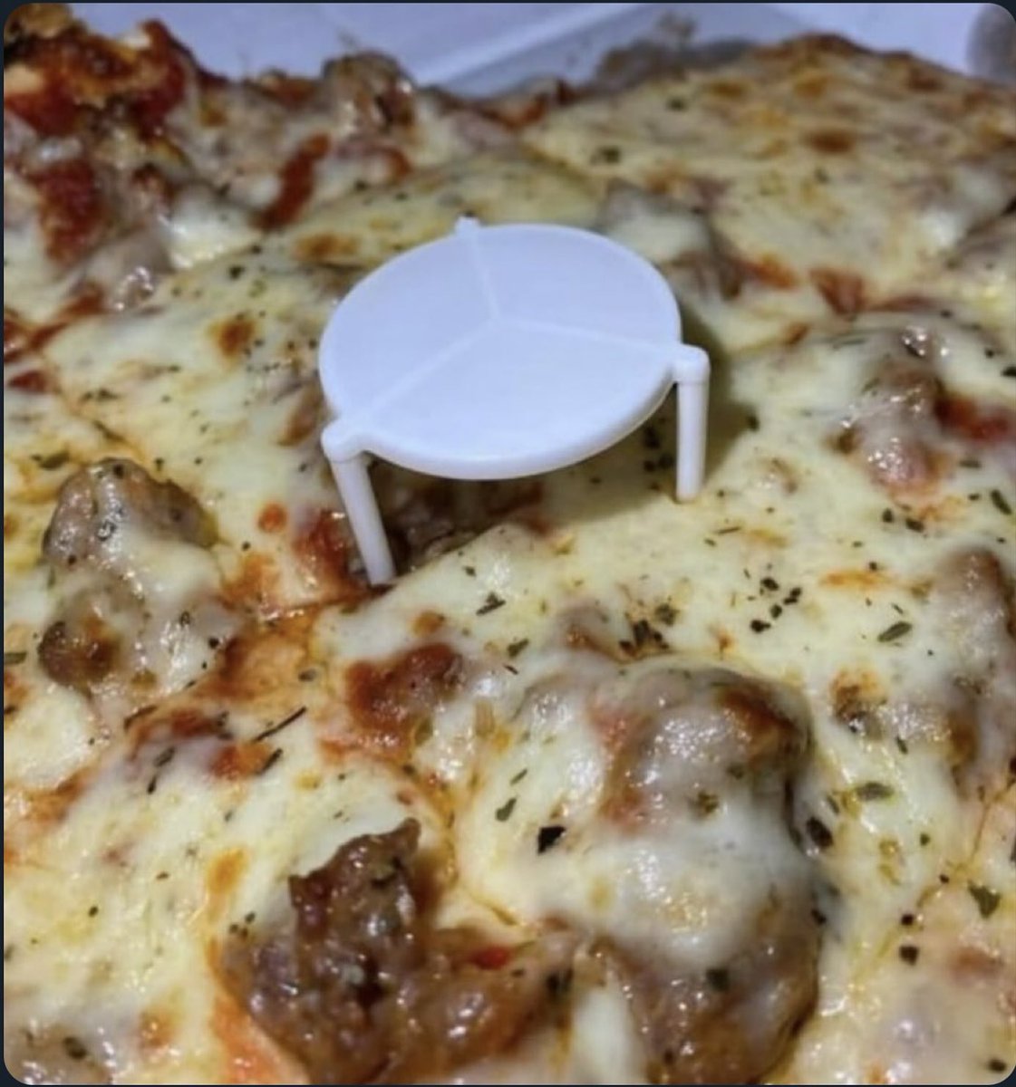 Hoodville_'s tweet photo. You know the pizza gonna hit when it comes with that lil table for the roaches https://t.co/JTzsAouP4S