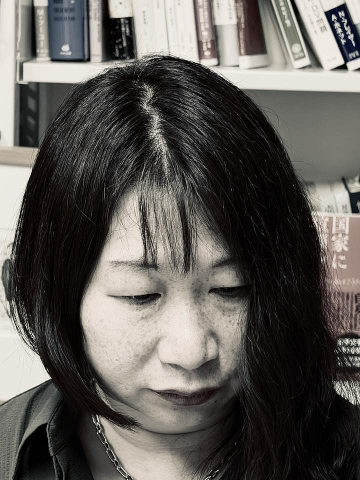 risaku's tweet photo. 「買春処罰」は何をもたらしてきたのか。何をもたらそうとしているのか。

シンポジウム 「『セックスワーク』は犯罪なのか？」リアル会場での受付は満員になりました。
配信チケットは引き続き受け付けております。
https://t.co/BOgc1XaOhl
・配信チケットは1500円になります。
・当日、会場で上映の『ぜんぶ売女よりマシ』の配信はいたしません。ご視聴希望の方は各配信サービス（U－NEXT、ビデオマーケット等）をご利用ください。
・配信は上映後の14時以降開始のシンポジウムから行います。
・配信は14時から始まりますが、シンポジウム開始まで5～10分程度かかる可能性があります。
・配信はアーカイブでもご覧いただけます。イベント当日の開始時間より24時間後まで配信チケットを購入できます。視聴期間はイベント当日の一か月後までとなります。
2026年7月5日（日）
14時スタート
登壇者
河原梓水（福岡女子大学・元セックスワーカー）
武子愛（島根大学・ソーシャルワーカー）

性的サービスを売ることは、売る人の「尊厳」を傷つけるのか。 「まっとうな」仕事に就けるなら、そのほうが幸せなのか。 そして、その価値判断を下すのは誰なのか。
本イベントでは、日本でも導入が議論されつつあるスウェーデン式の買売春規制をめぐって、先行導入国で起きた殺人事件を扱ったドキュメンタリー映画『ぜんぶ売女よりマシ』について触れながら、セックスワーカー支援の現場、法制度、福祉政策の関係について、支援者・当事者それぞれの立場から議論します。
支援や規制、「保護」は、誰の安全と尊厳を守るために存在するのか。 映画を通じて、参加者のみなさんとともに考えます。
