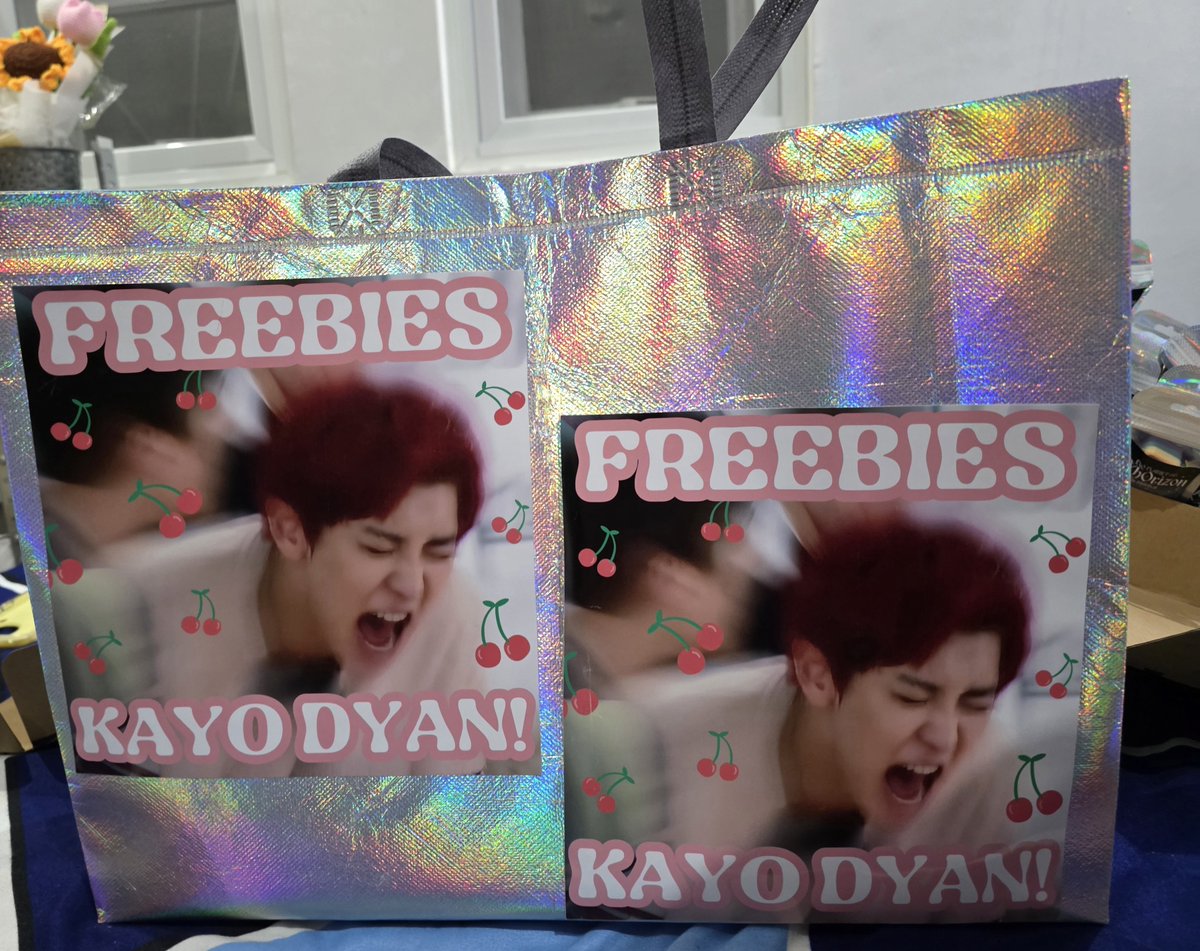 saaaaabxx's tweet photo. sige sez, ginusto mo yan eh kaya bitbitin mo HAHAHAHAHAHAHA

see you, day 2!!!! i'll be at the arena lang, 𝒄𝒍𝒂𝒊𝒎𝒊𝒏𝒈/𝒒𝒖𝒆𝒖𝒆𝒊𝒏𝒈 𝒂𝒓𝒆𝒂 (𝒑𝒂𝒄𝒊𝒇𝒊𝒄 𝒅𝒓𝒊𝒗𝒆). kapag nakita niyo yung ecobag ni chanyeol approach niyo lang po ako :)))))

#EXhOrizoninManila #EXO https://t.co/birEokseoa