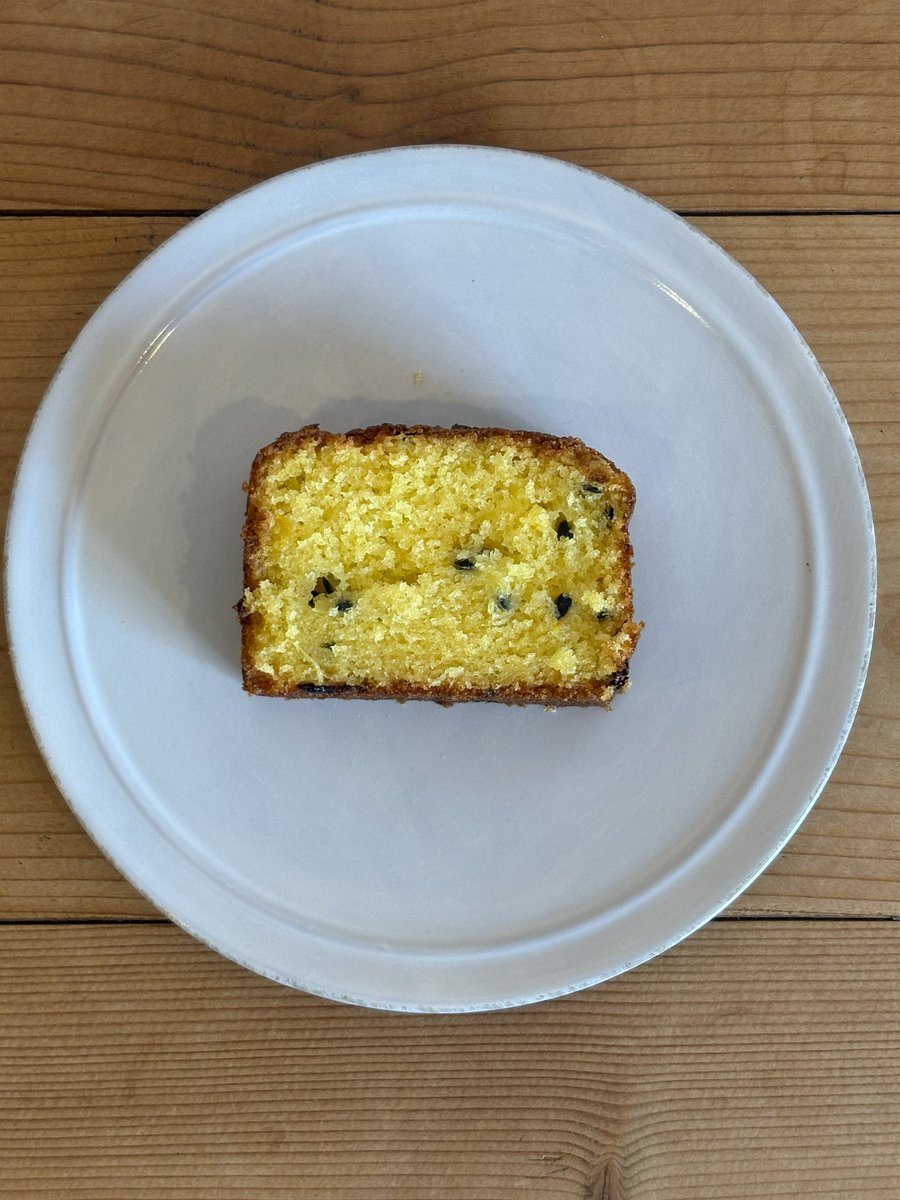 257COFFEE's tweet photo. 本日も9時から17時まで通常営業です。

今週もパッションフルーツのパウンドケーキをご用意しています。
今週もよろしくお願いします。
#257coffee
#奄美
#パッションフルーツのパウンドケーキ
#テイクアウトもやってます https://t.co/GMotOFAXYP