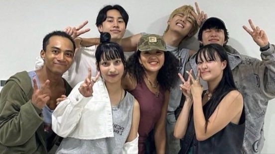 taesl0ver's tweet photo. he’s like a fairy sprinkling happiness dust wherever he goes, leaving trails of joy and soft smiles on every face 🧚⭐️ https://t.co/vK8ymSgCKb