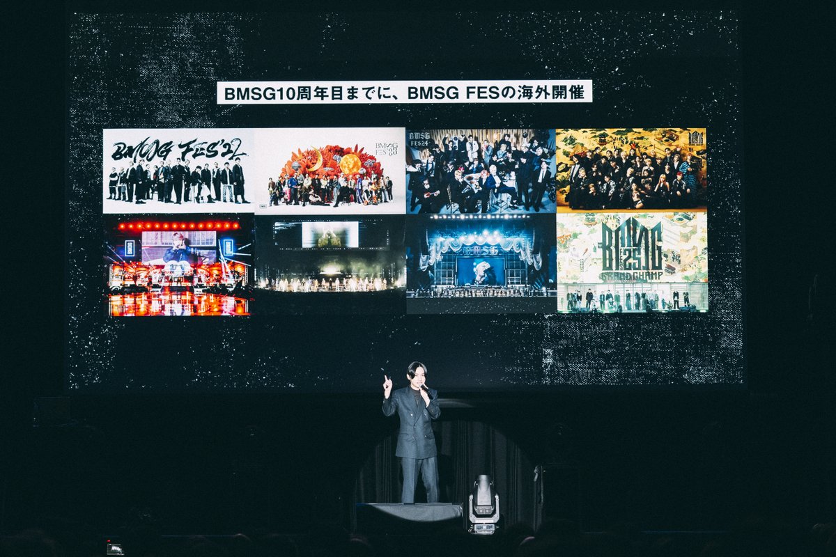 oricon's tweet photo. BMSG“第二創業期”突入宣言
SKY-HI、2030年までフェス海外開催が目標
⠀
STARGLOWらが圧巻のステージ【レポ】
https://t.co/gPMKCzlAHt
⠀
ほか所属アーティスト向けの資産形成支援制度の導入、ランダム封入特典の廃止や紙ジャケット化でファンの負担や環境負荷の軽減を目指す姿勢を示した。 https://t.co/1I8tDhEfHO