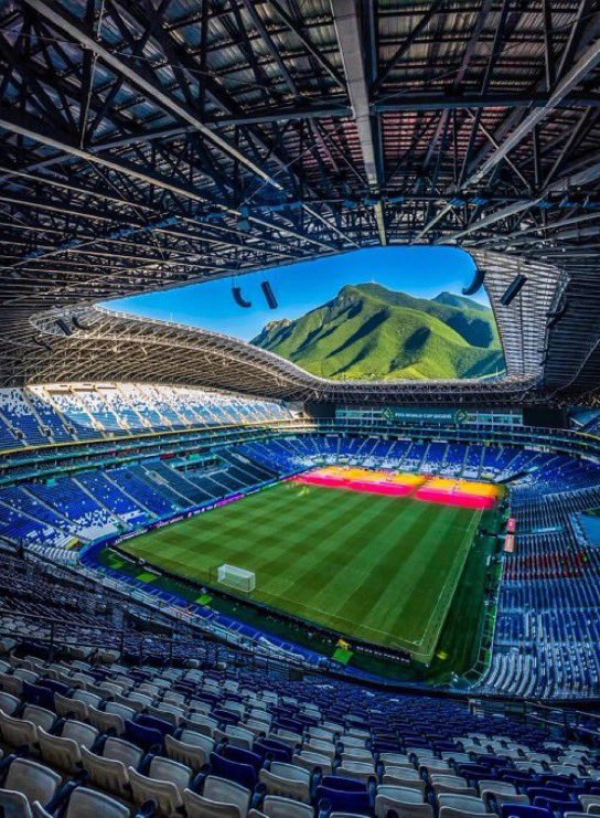 abdulrahman_188's tweet photo. تقريباً هذا أجمل ملعب في كأس العالم 😍😨 https://t.co/VsDZbi6uJO