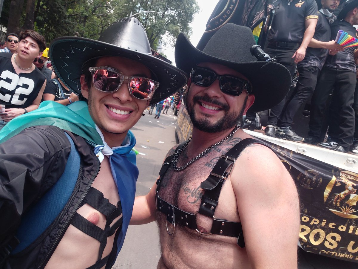 BuscoVaqueros02's tweet photo. Nmmz, que rico fue conocerlo. 
Y sus labios... Qué ricos! 😍😍😍😍 https://t.co/S3fh99zsBJ