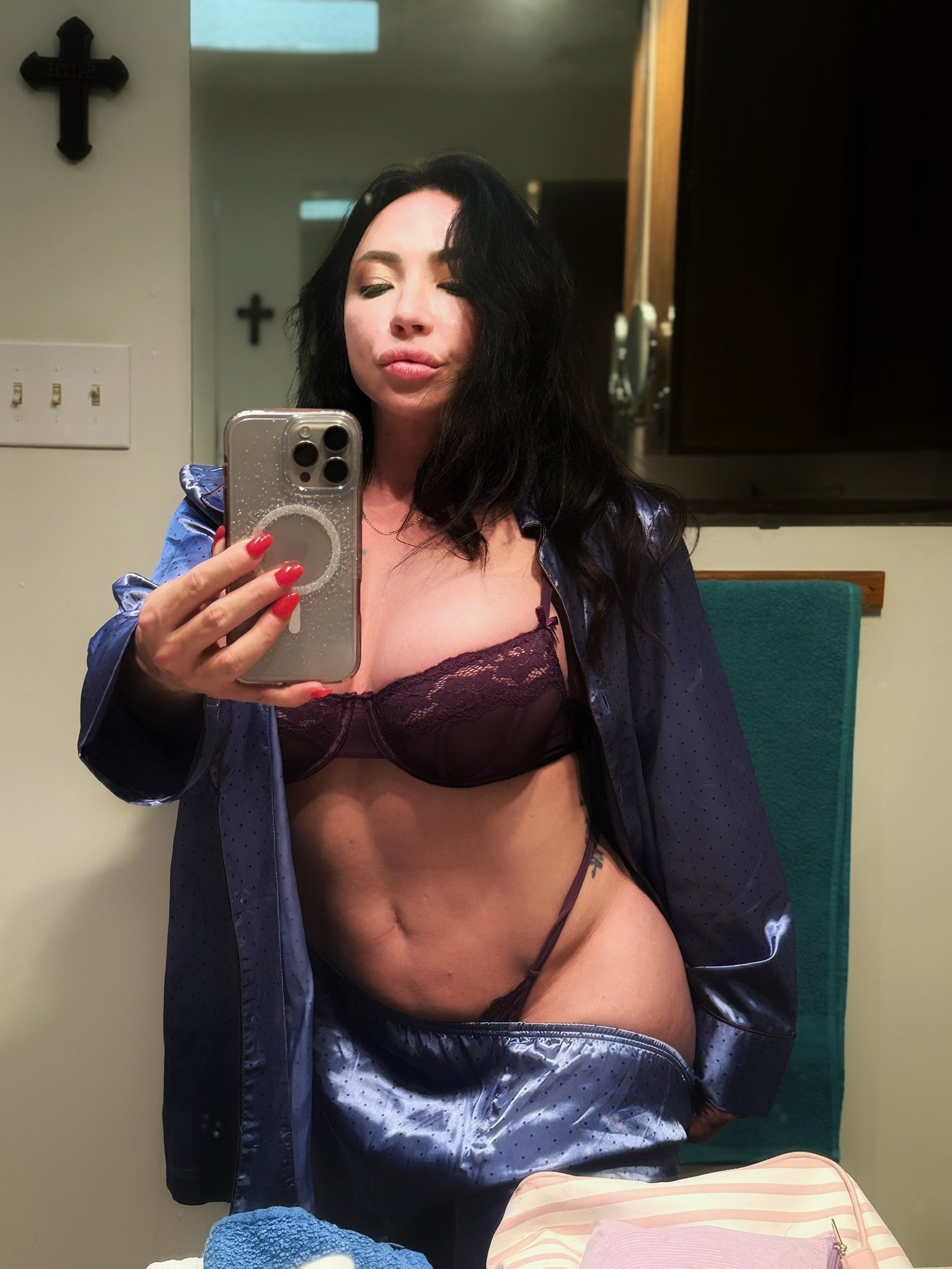 2 pic. https://t.co/dbKGJdRu3F Strong MILF is taking a well-earned break… but don’t get comfortable. My thickness, power, and presence don’t take days off and neither should you muscle gooner! https://t.co/u9SoVkRvHu