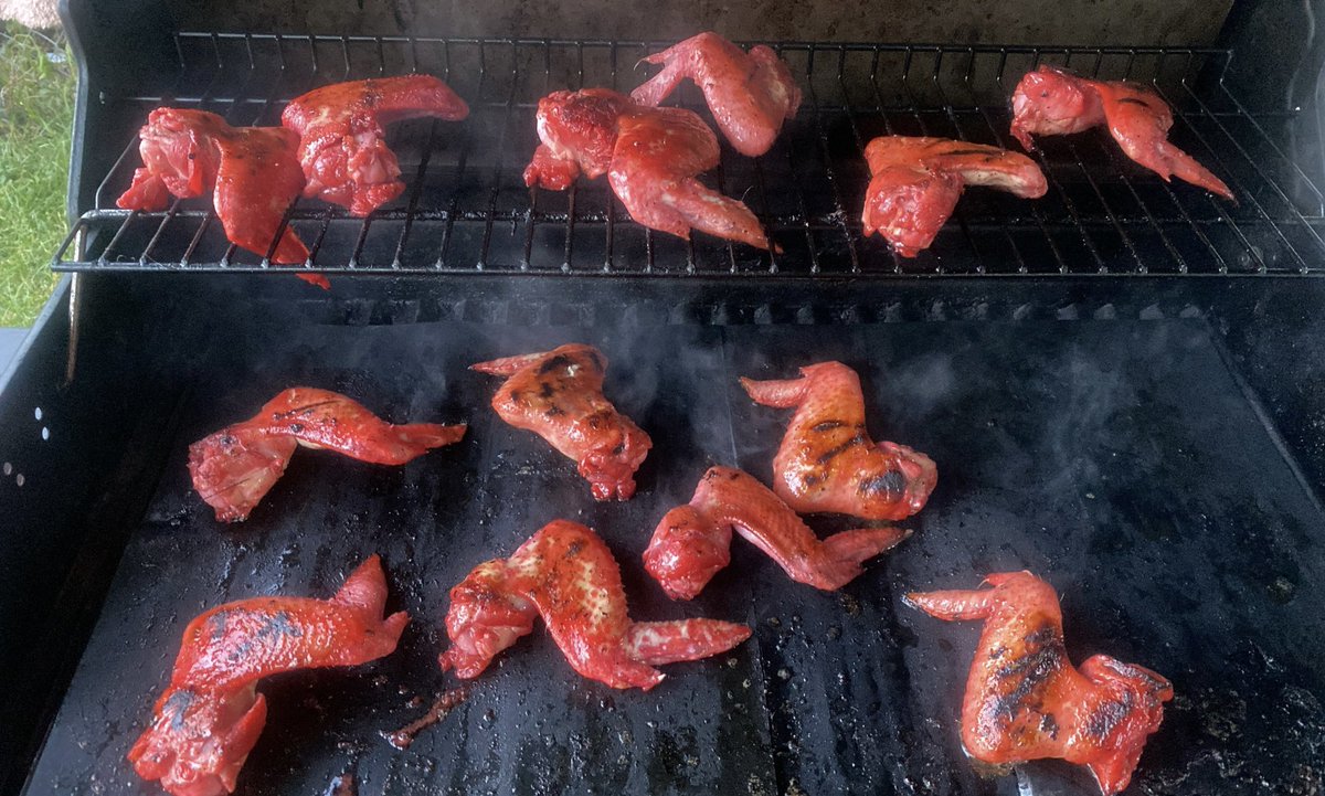ImJustJoshing3's tweet photo. #sheepEats
#Barbiecue
#yumtastic
Yummy oriental red40 wings!!! https://t.co/rtedm2qQUy