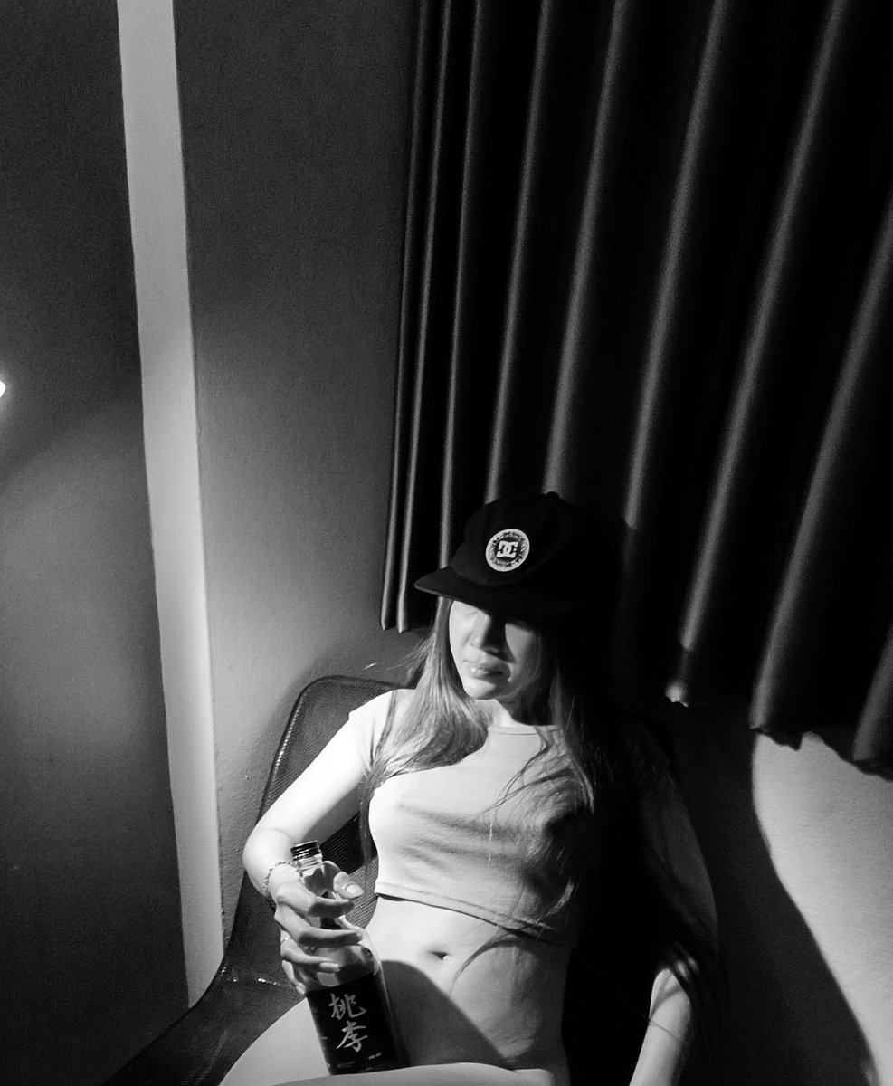 Umbrella_th's tweet photo. Secret room https://t.co/jqhWllwrDe
