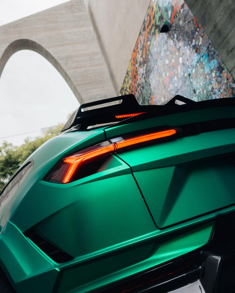 TheAutoHub's tweet photo. Lamborghini Urus https://t.co/GKqduvewIj