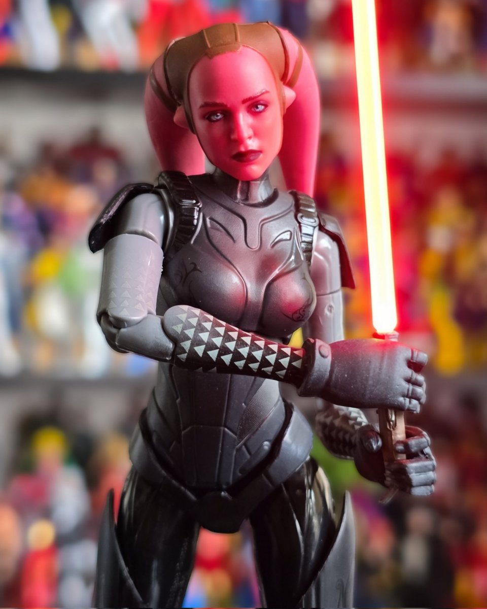 realriorex's tweet photo. Devon Izara as a sort of Darth Talon.
#starwars #darthtalon #sith #blackseries #kitbash https://t.co/5jTUS3AlqR
