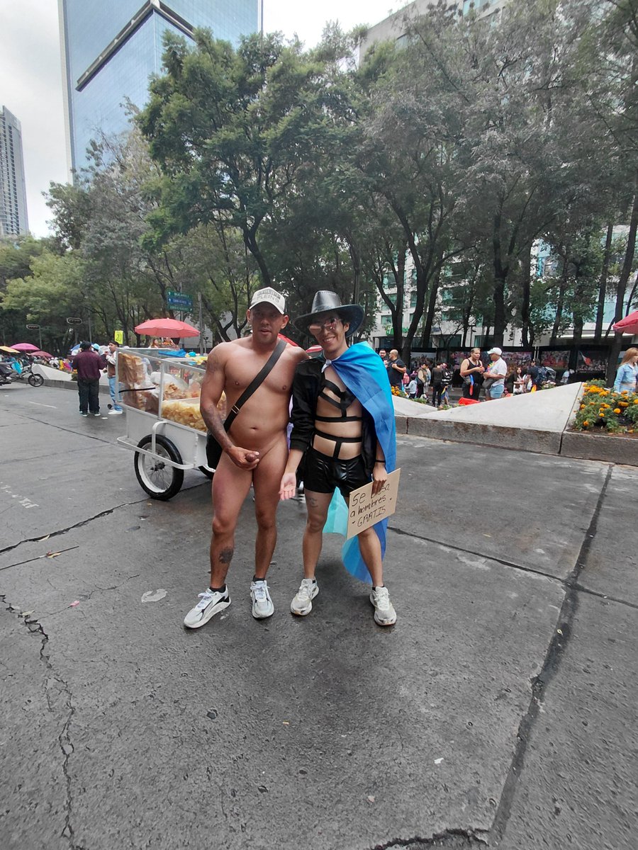 BuscoVaqueros02's tweet photo. Uuuuf, y si que la tenia bien parada 🔥😈🍆 https://t.co/H470FWHO5E