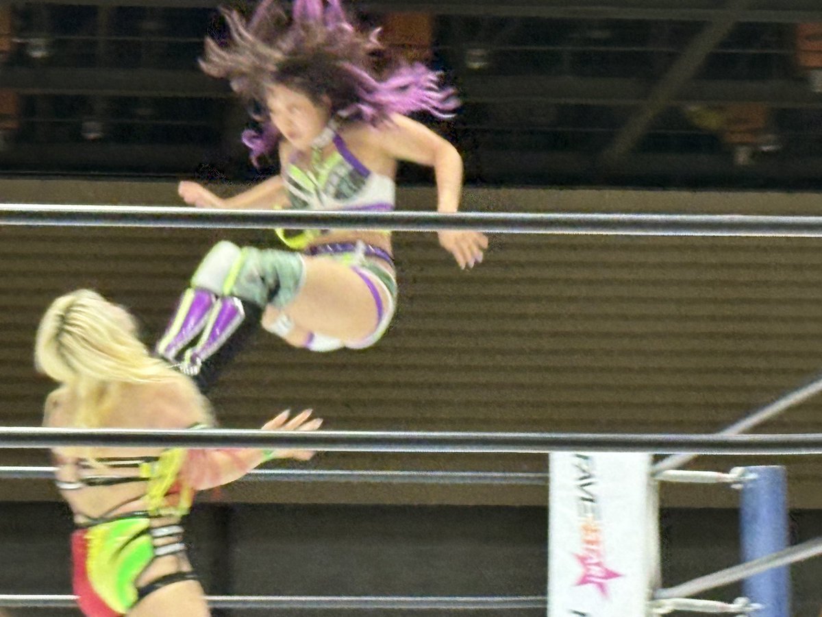 tmge_18312's tweet photo. 一昨日は女子プロレス団体
スターダム富山大会を観に行きました♪

全6試合は全部、面白かったです。
近くであった場外乱闘、迫力がありました👀

お客さんは625人、入ったみたいで
過去一だった。
プロレスを観に行く人が増えれば良いな😊 https://t.co/WY59BvmW4A