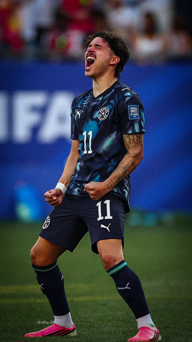 JOSEMDIELMA's tweet photo. Algunos decían que este tipo no debía ir al Mundial por no ser parte del proceso. Que era brasileño, que no lo iba sentir como nosotros. Que la sigan chupando. https://t.co/5d71DfQVip