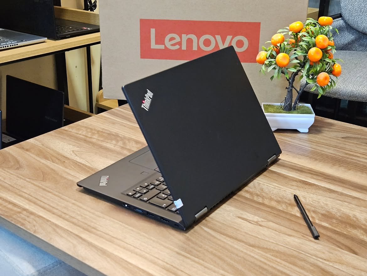 achextech's tweet photo. 💻 Lenovo Yoga 390

✅ 8th Gen Intel Core i5
✅ 16GB RAM
✅ 256GB SSD
✅ 13.3" Full HD Touchscreen Display
✅ 360° Convertible Design
✅ Stylus Pen Included

💰 Price: KSh 32,000 🇰🇪

#theboldktn https://t.co/zTrC9Z3ZkI