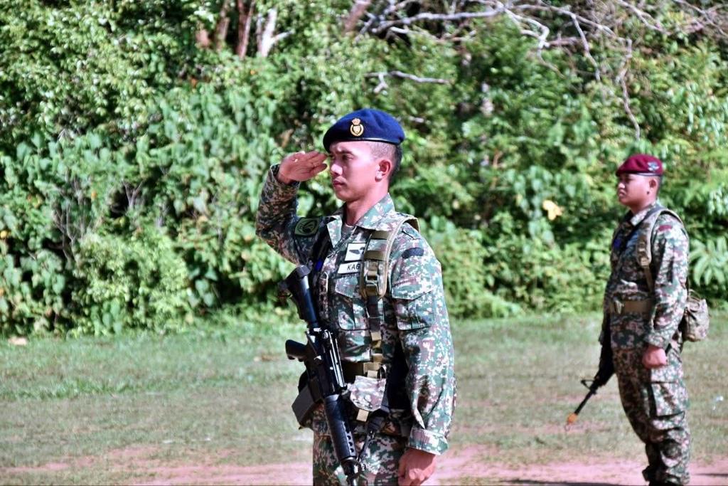 GardaAramis's tweet photo. Malaysian Army is currently developing training module for Muslim war dog handlers https://t.co/8O96kJ0WMv