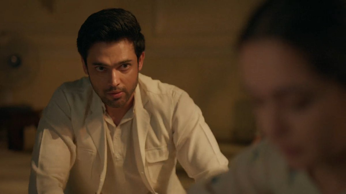 Itsurgurl_AS's tweet photo. This is THE moment. 😭🤚🏼

Mr. Mufti-e-Seher is out here making rotis because his wife (who's basically his best friend) wants. He's so unbelievably adorable.

One thing about him, he has absolutely no ego when it comes to Seher. 🥹

[#seherhonekohai #maher ] https://t.co/1NOuidFUD5