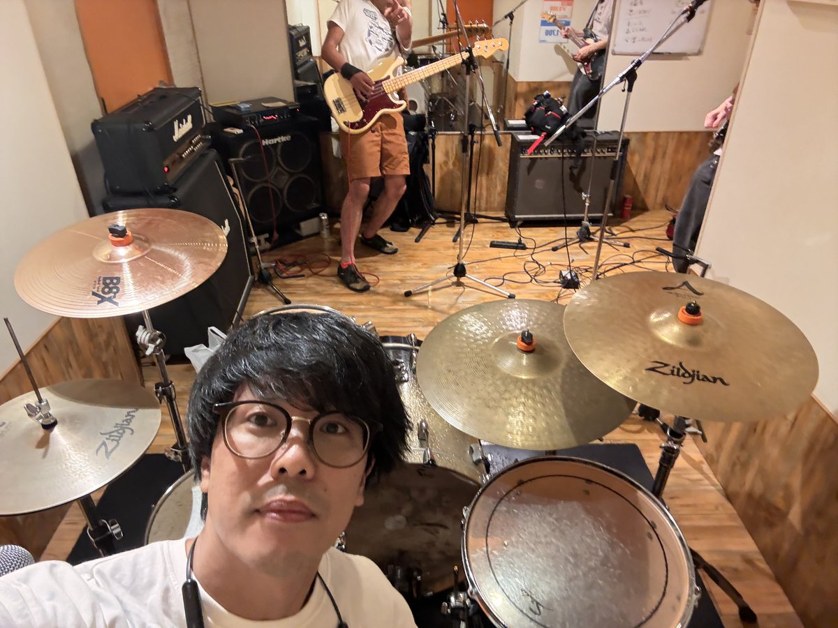 tetsuelecters's tweet photo. すべての旗を燃やせ！
もうすぐライブだよ！ https://t.co/7KGuLKxrwF