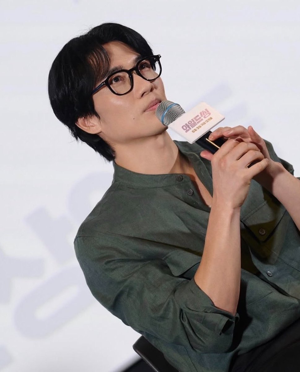 augstsl_'s tweet photo. HE ATE SO MUCH WITH THIS OUTFIT AND HAIRSTYLE AHDJDJNFNFNFLF https://t.co/56pcYvfCWt