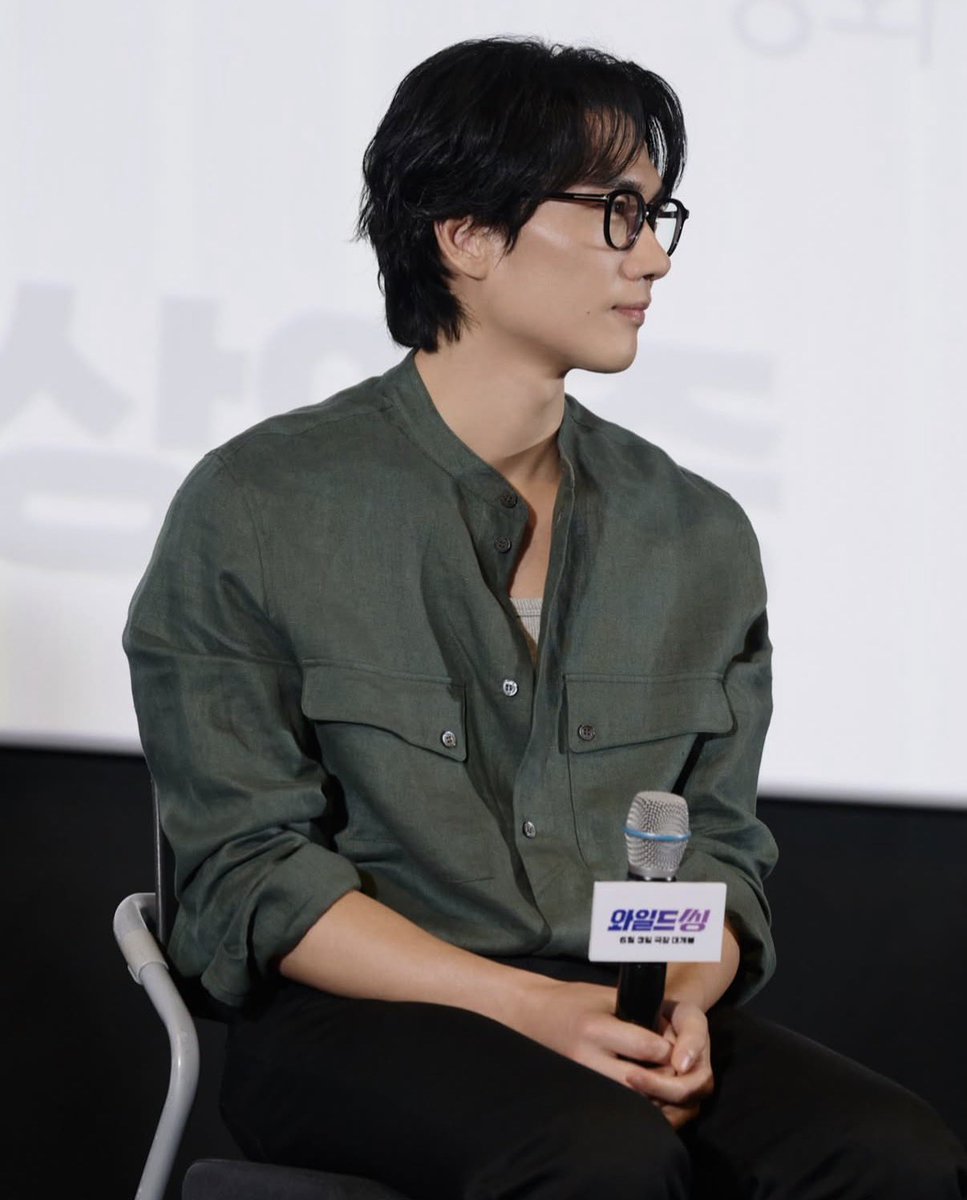augstsl_'s tweet photo. HE ATE SO MUCH WITH THIS OUTFIT AND HAIRSTYLE AHDJDJNFNFNFLF https://t.co/56pcYvfCWt