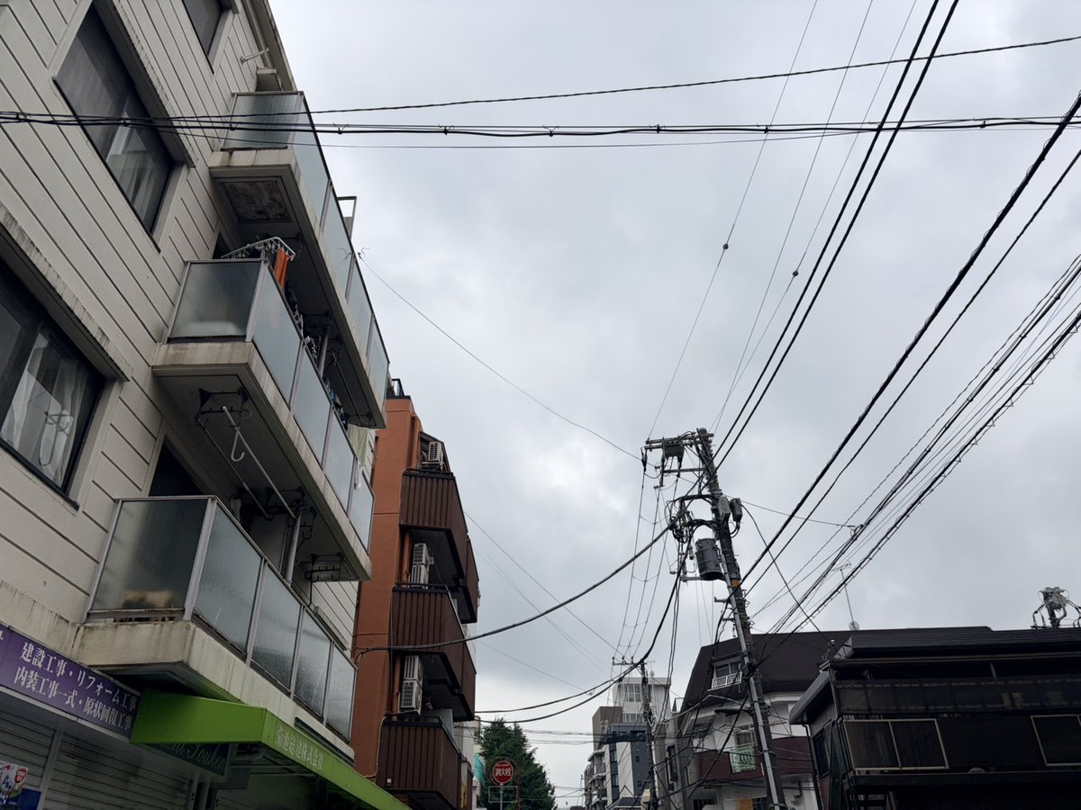 kikusou_com's tweet photo. おは菊(/・ω・)/
池袋は曇り☁
サッカーいい試合でしたね☺️
それにしてもドラクエシャンプーの店頭販売
マツキヨ行きたいけど
もう売り切れて爽🥹
７/１発売だと思ってたから不意打ちすぎる🤣
買えたらでいいかな
火曜日も安全第一に
#企業公式相互フォロー
#企業公式が毎朝地元の天気を言い合う https://t.co/A8uucAVUrv