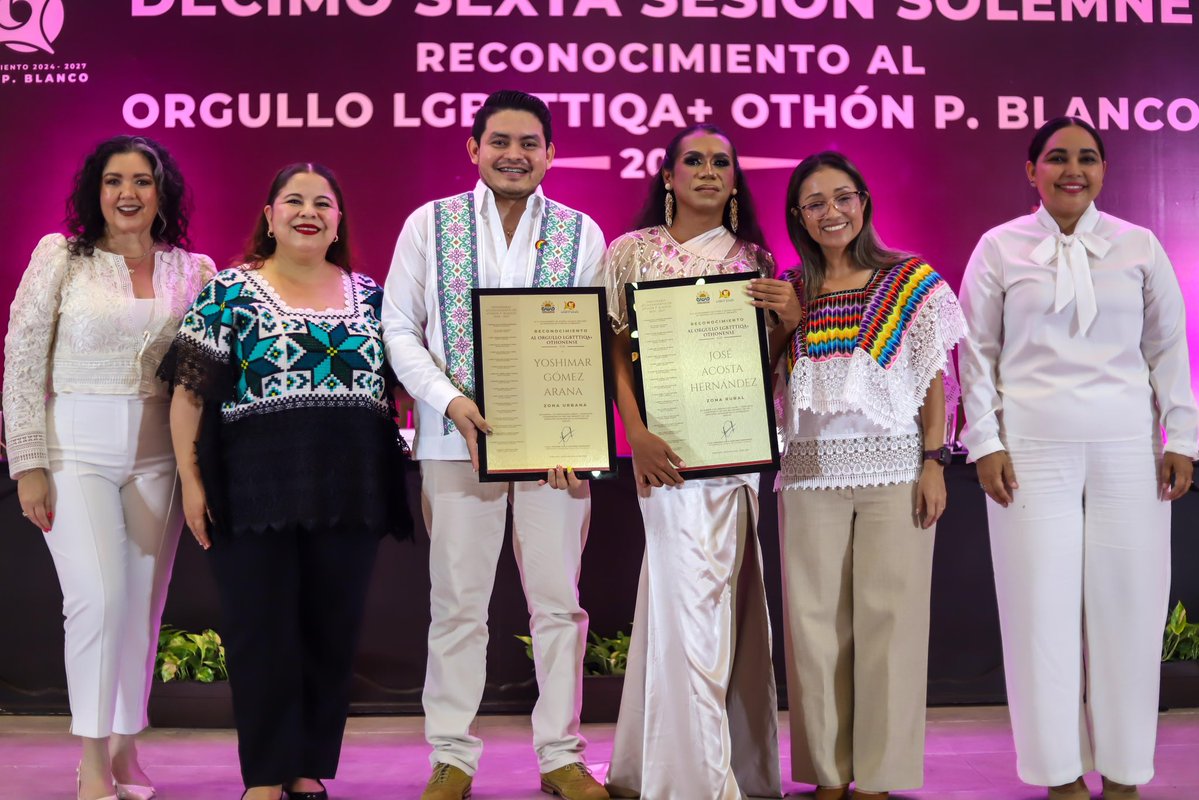 YensunniMtz's tweet photo. Con profunda admiración y genuino reconocimiento, extiendo mis más sinceras felicitaciones a Brayan Yoshimar Gómez Arana y a José Acosta Hernández, nombre artístico Kendra Mistral. Dos personas extraordinarias cuya entrega, valentía, vocación altruista y compromiso las hacen merecedoras del “Reconocimiento al Orgullo 🏳️‍🌈🏳️‍⚧️ LGBTTTIQA+ Othonense 2026”. 

Mi más profundo agradecimiento a quienes nos honraron con su presencia y respaldo institucional en esta emotiva sesión: a la Lic. María Hadad Castillo, quien tuvo la distinción de acompañarnos en representación de nuestra Gobernadora, Mara Lezama; a la Diputada Luz Gabriela Mora Castillo, en representación de la XVIII Legislatura de Quintana Roo; a la Magistrada Aída Isis González Gómez, en representación del Poder Judicial; y a cada una y cada uno de los presentes que, con su asistencia, dieron significado y engalanaron esta Decimosexta Sesión del H. Ayuntamiento de Othón P. Blanco.

Este reconocimiento representa una responsabilidad, la de seguir construyendo una sociedad más justa, donde nadie tenga que esconder su manera de amar y ser amados. Porque la verdadera fortaleza de una sociedad no se mide por cuánta diversidad tolera, sino por cuánta diversidad se vive con igualdad.

Sigamos, juntas y juntos, transformando este municipio en el lugar donde todas las identidades tengan no solo derecho a existir, sino también el derecho a vivir libres de todo prejuicio.