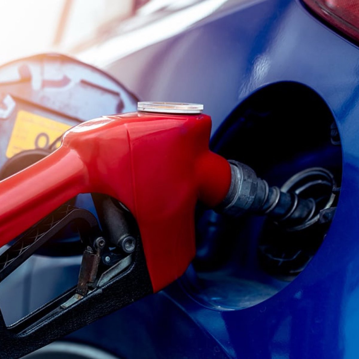 BoLoudon's tweet photo. 🚨BREAKING: President Trump just issued a WARNING to ALL Gasoline Retailers who haven't lowered gas prices.

"DROP YOUR PRICE FOR OUR GREAT AMERICAN PEOPLE! There will be no gauging, which is totally illegal. If Retailers don’t do this, big problems lie ahead!"

Follow: @BoLoudon https://t.co/yLFU8e4XSG